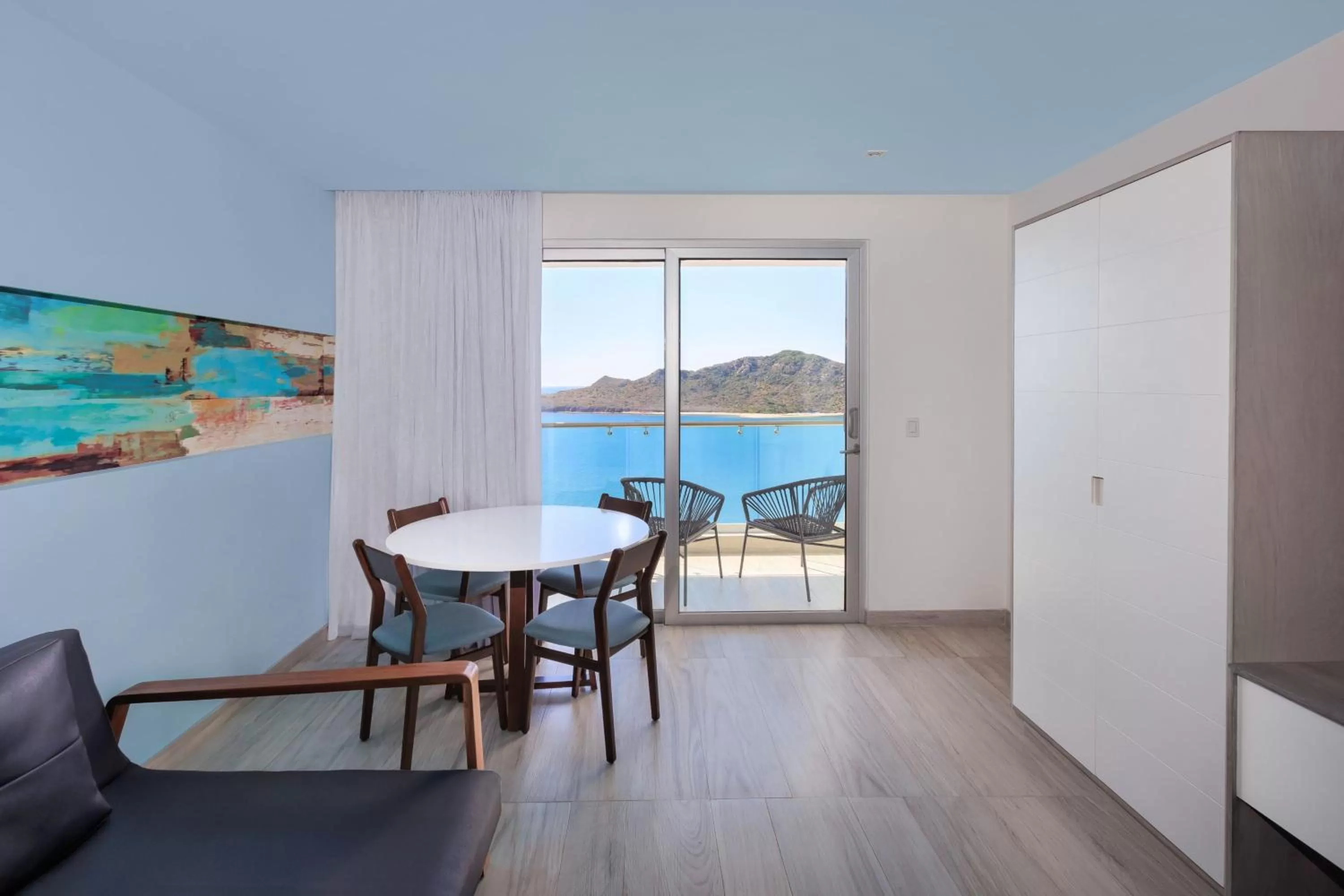 Bedroom in Courtyard by Marriott Mazatlan Beach Resort