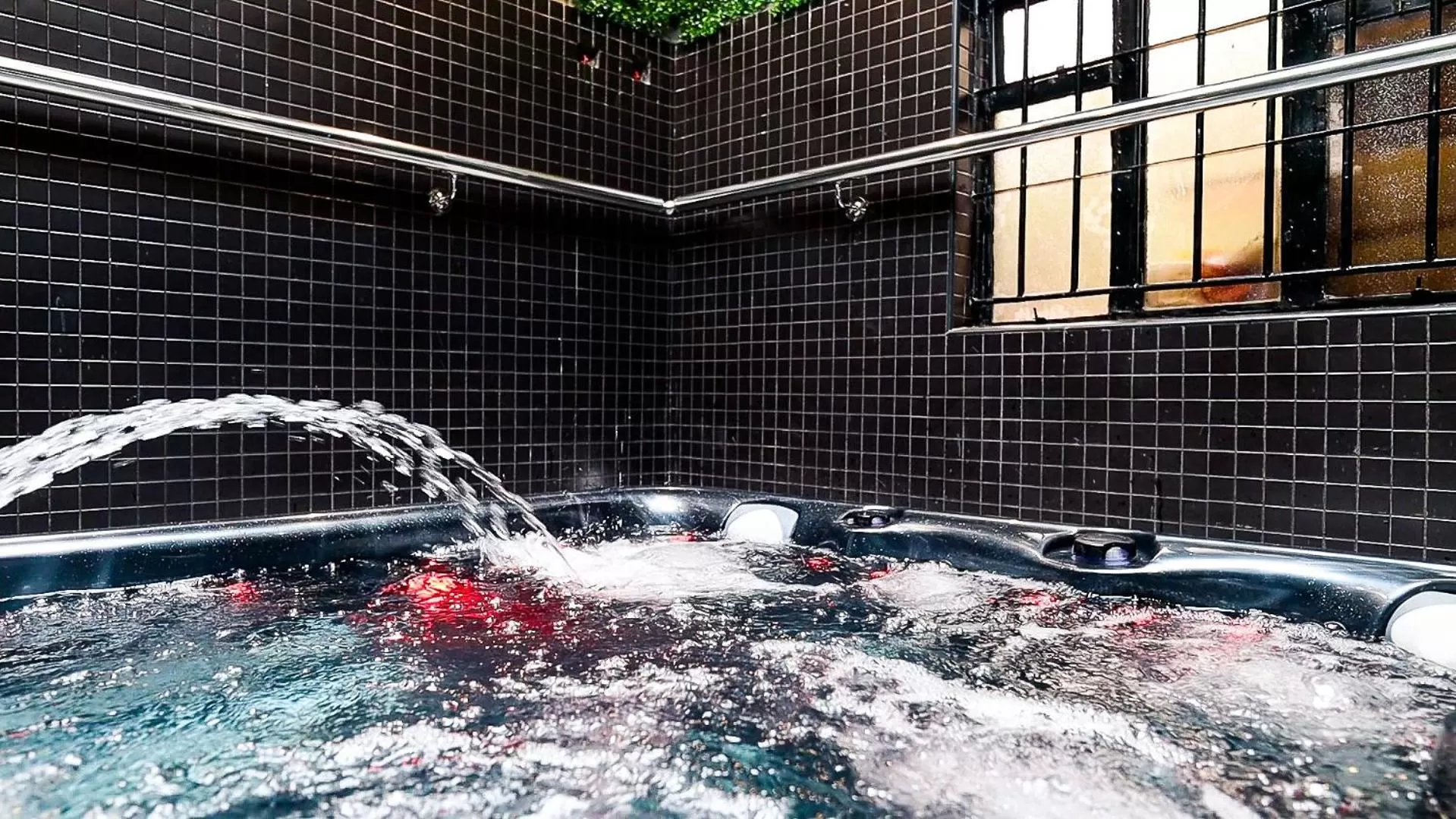 Hot Tub, Bathroom in Gigiri Lion Villas II