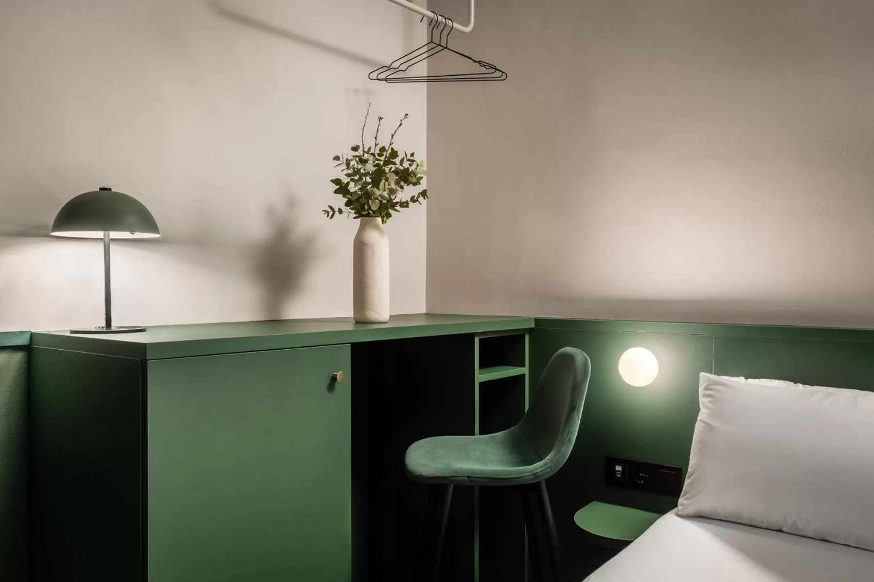 Bedroom, Bed in BYPILLOW Mothern