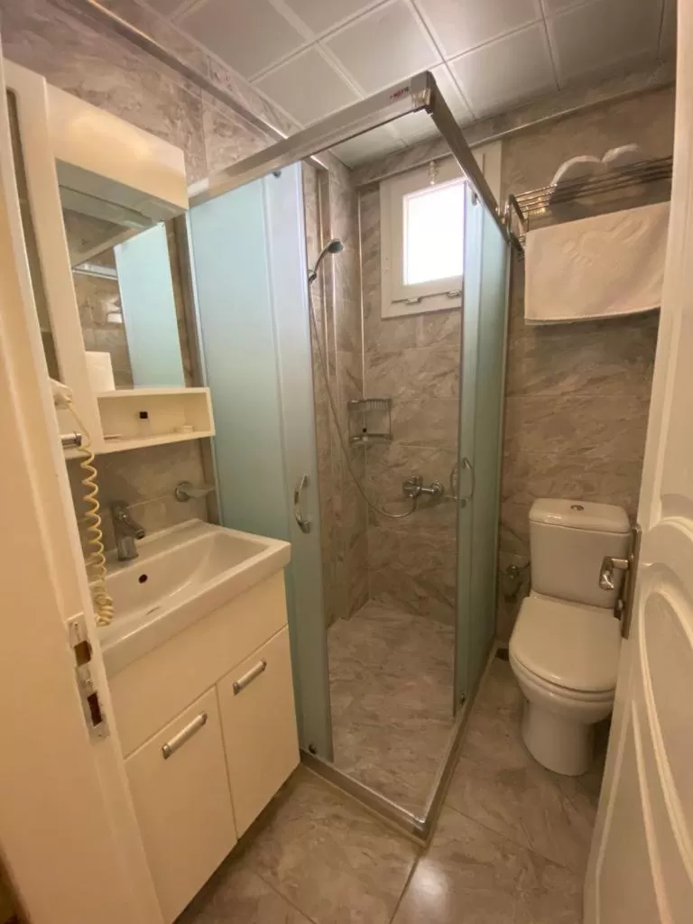 Bathroom in Sakran Hotel