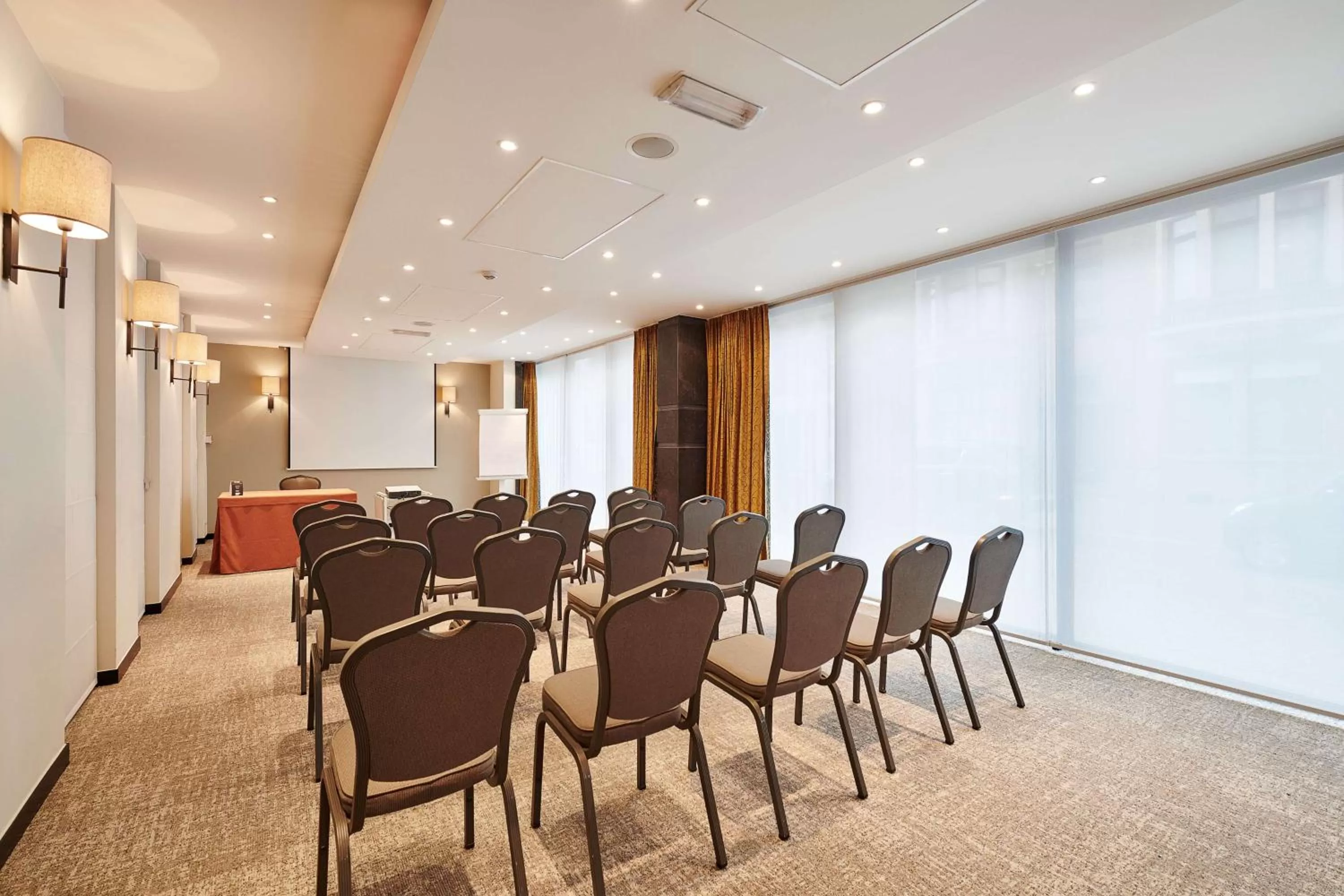 Photo of the whole room in Keizershof Hotel Aalst