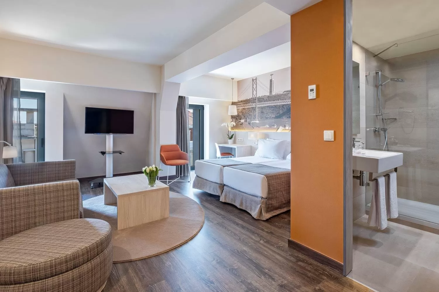 Shower, Bed in EXE Liberdade