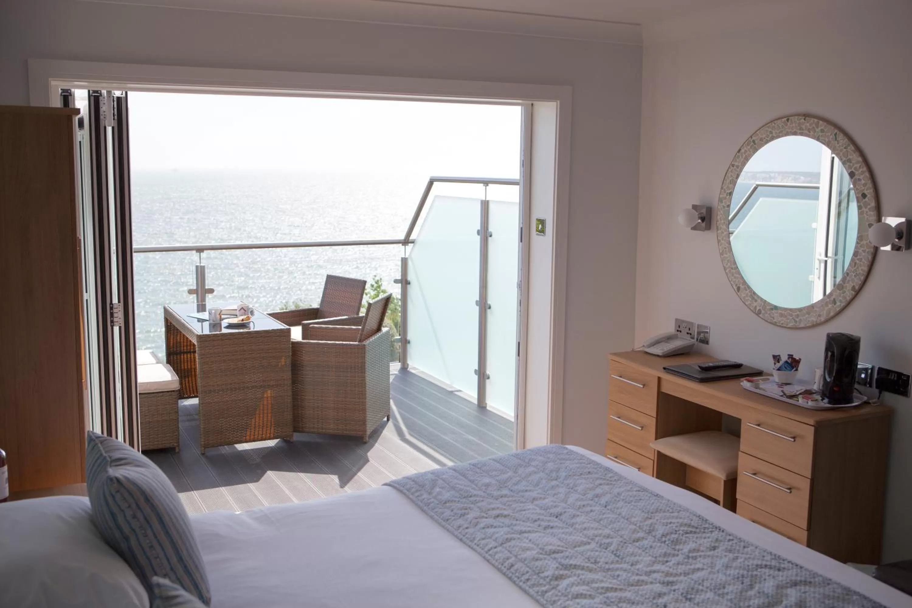 Balcony/Terrace, Bed in Luccombe Hall Hotel