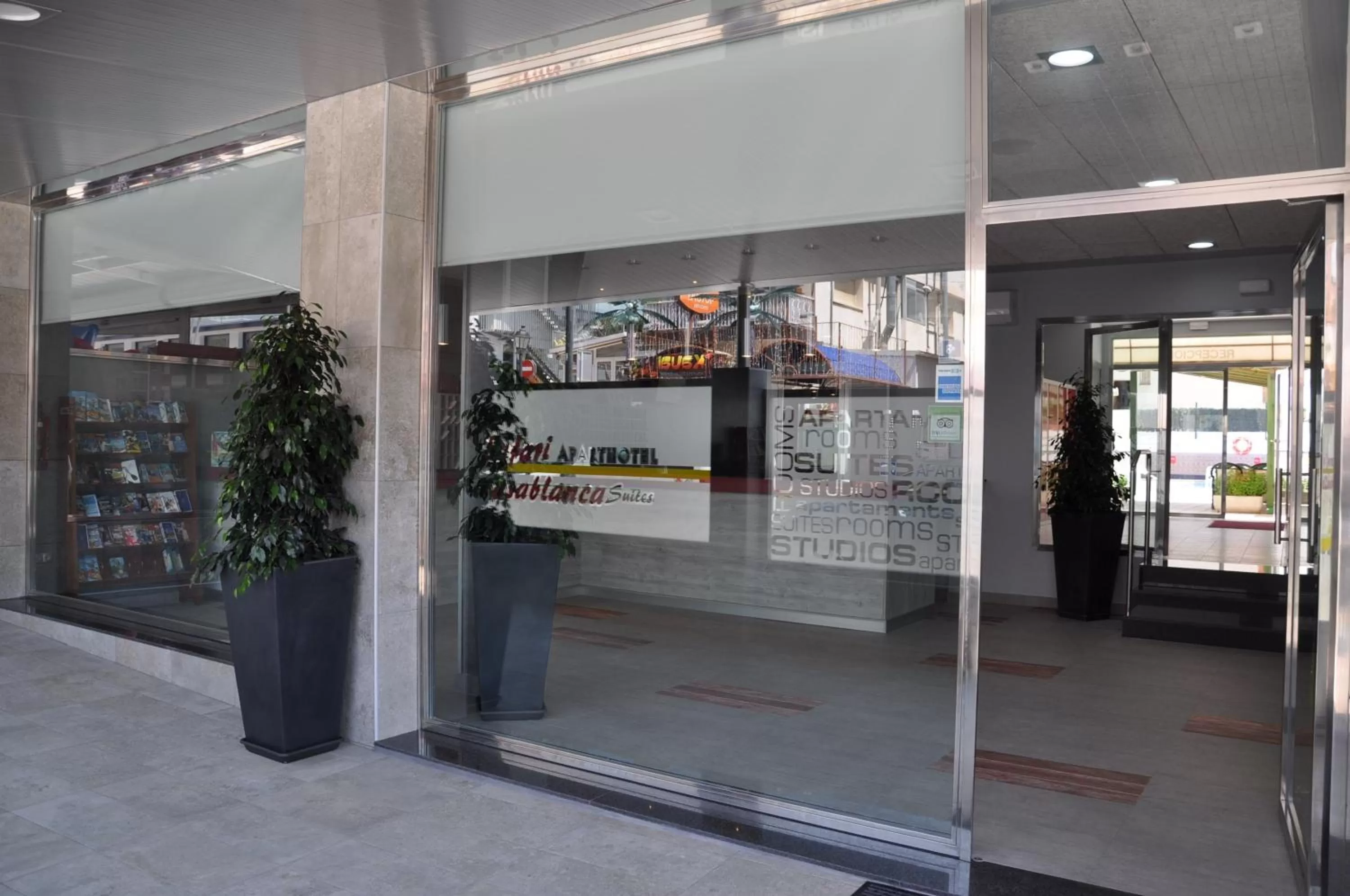 Facade/entrance in Aparthotel Safari