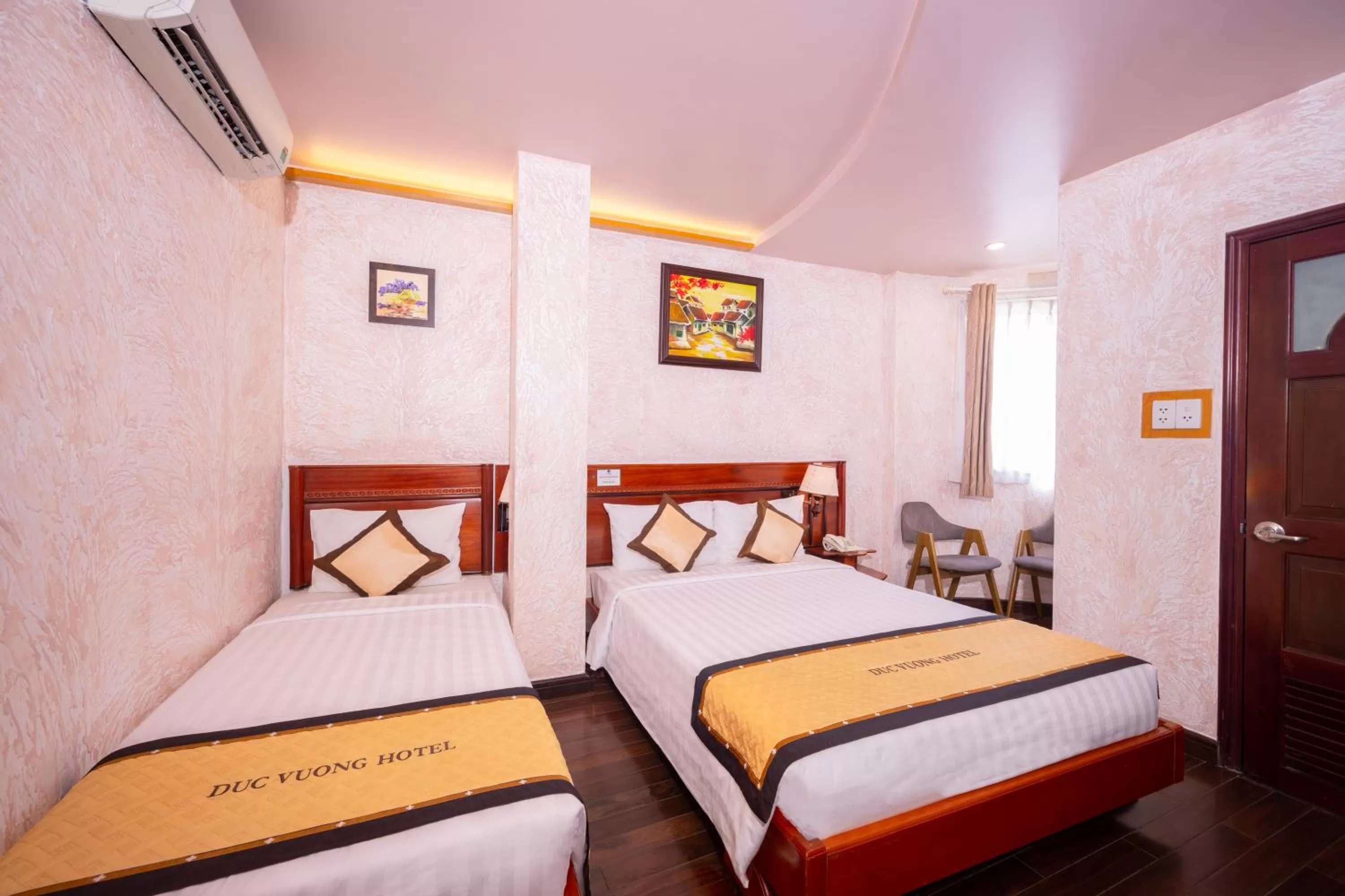 Bed in Duc Vuong Saigon Hotel - Bui Vien