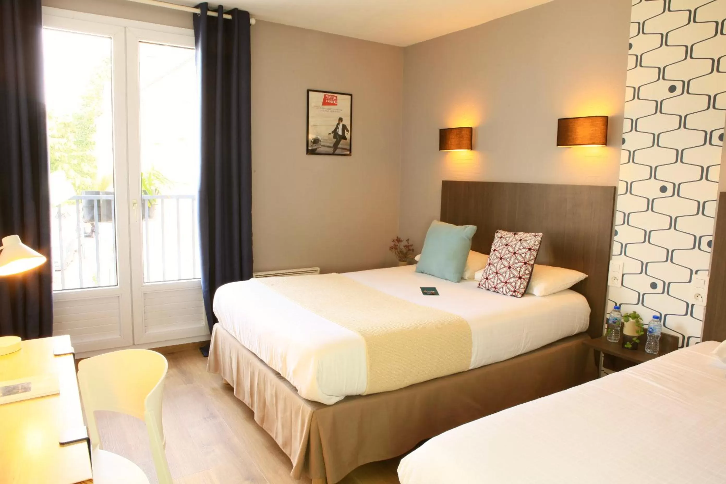 Bed in Logis Hôtels- Hôtel Marguerite d'Anjou Angers château