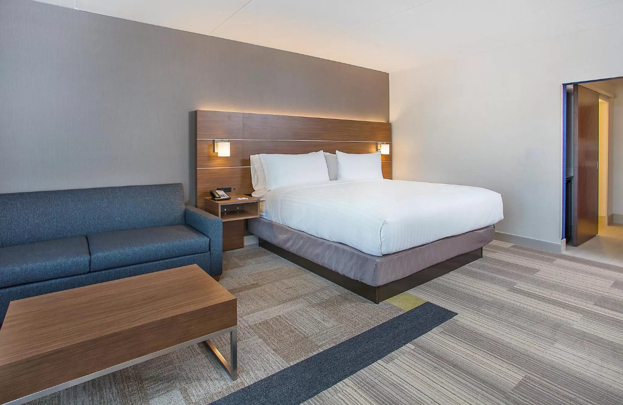 Photo of the whole room, Bed in Holiday Inn Express & Suites Covington by IHG