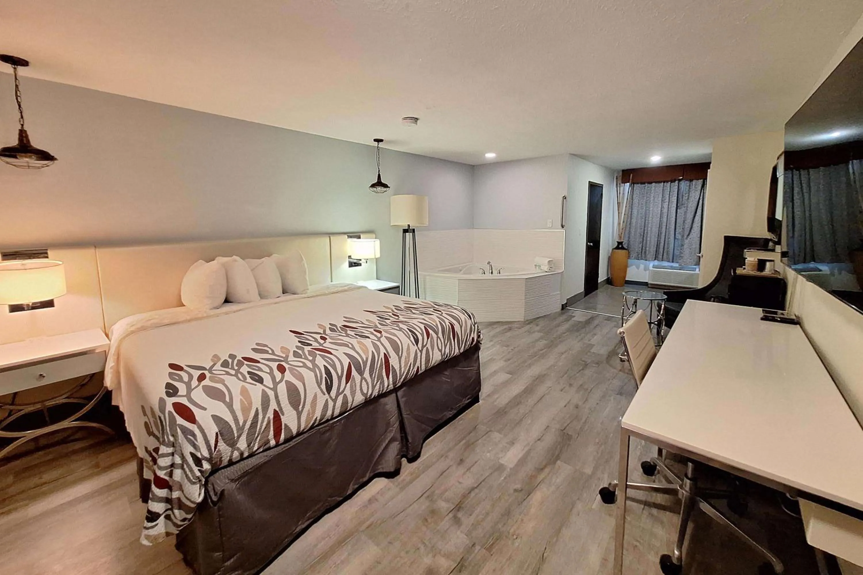TV and multimedia, Bed in Travelodge by Wyndham Indianapolis Speedway