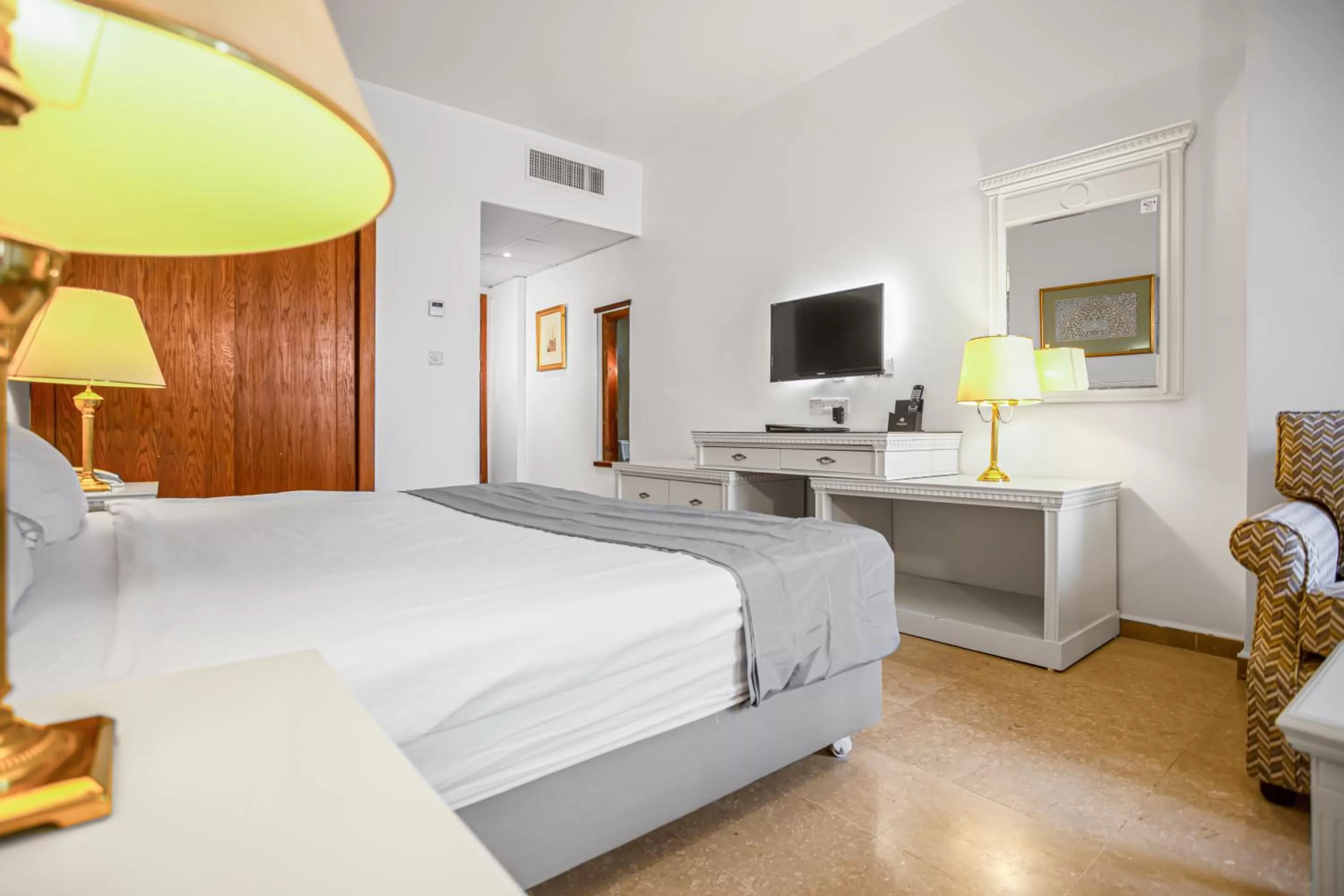 TV and multimedia, Bed in Grand Hotel Madaba