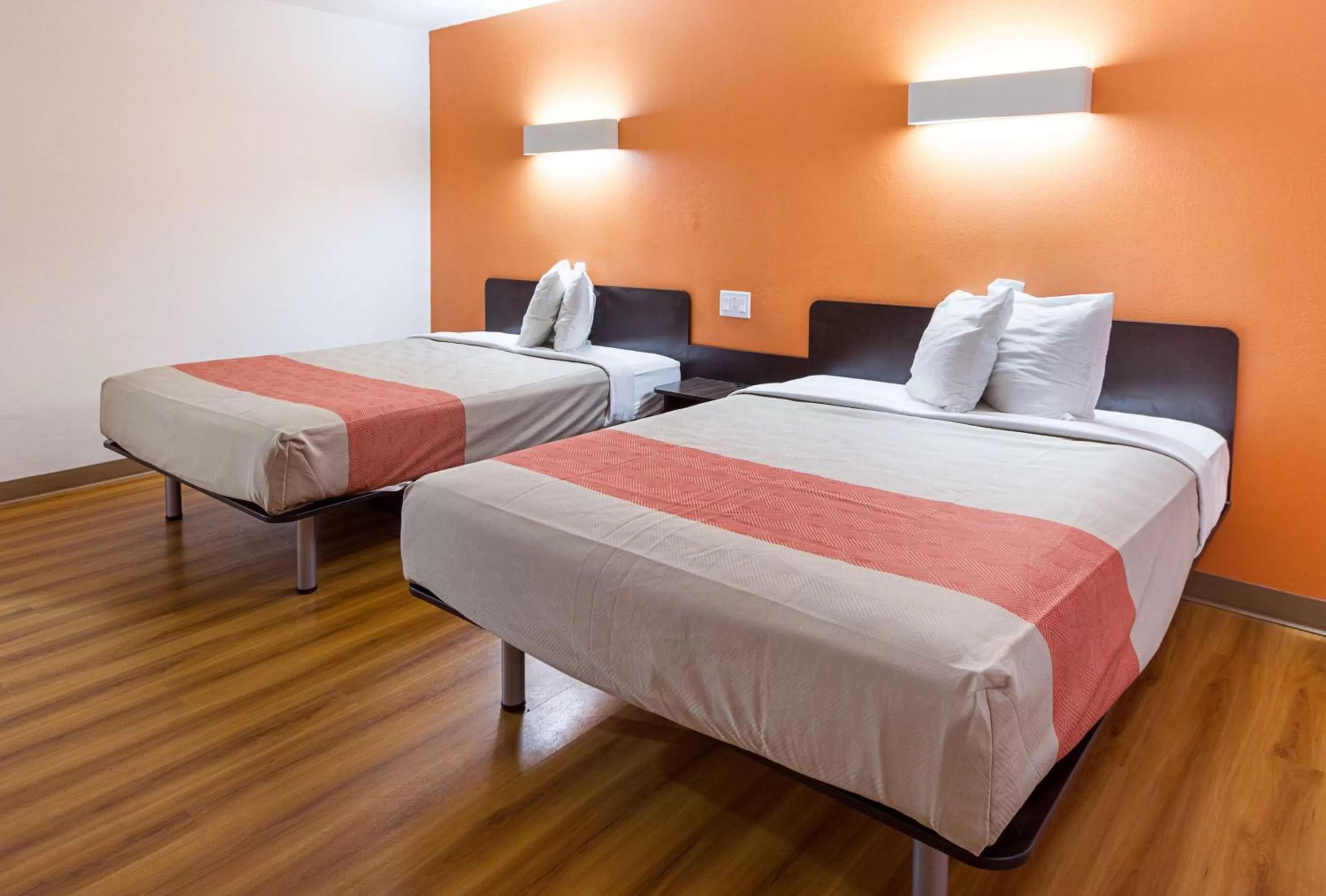 Photo of the whole room, Bed in Motel 6-Sidney, OH