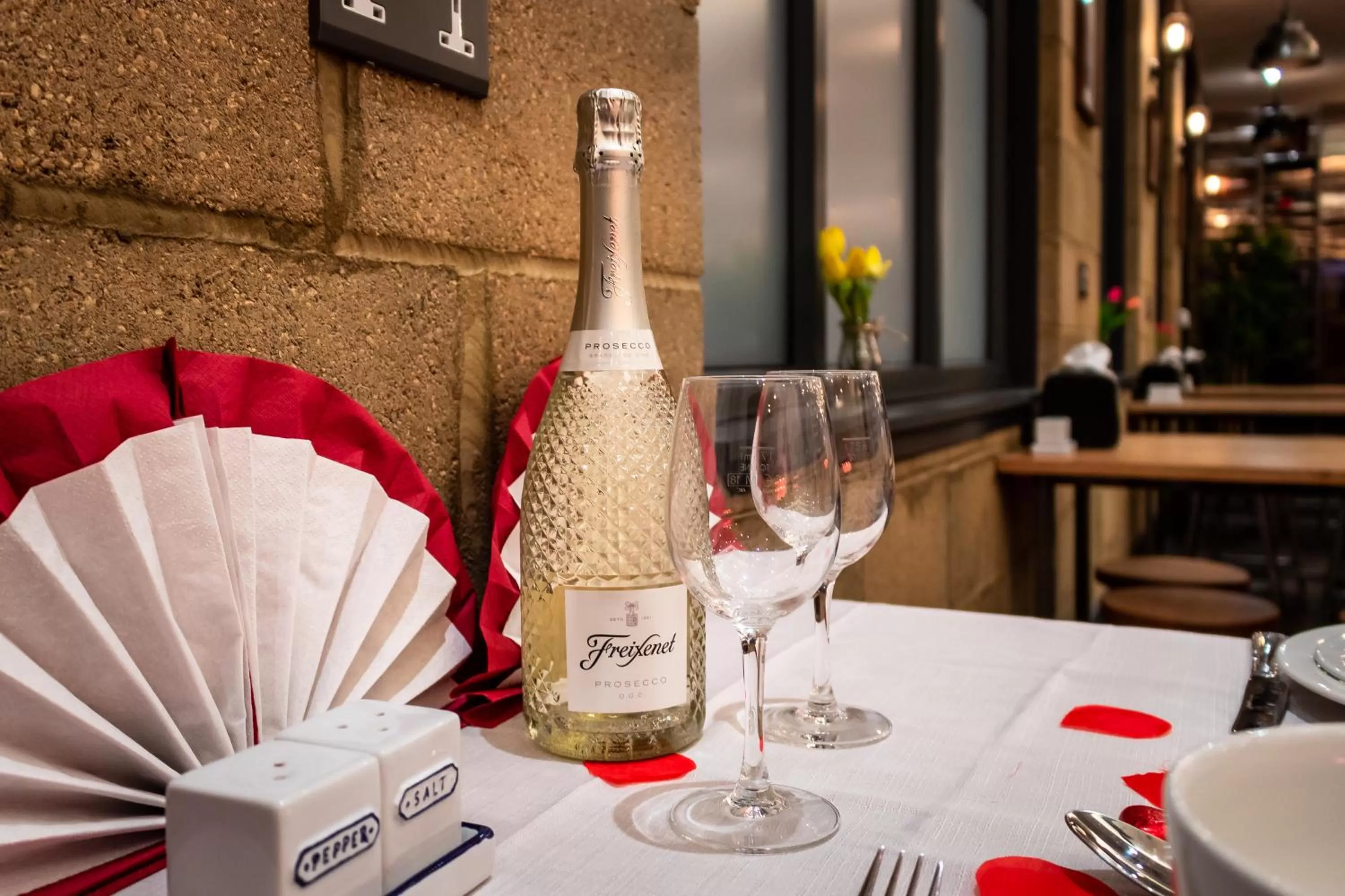 Restaurant/places to eat in London City Airport Hotel