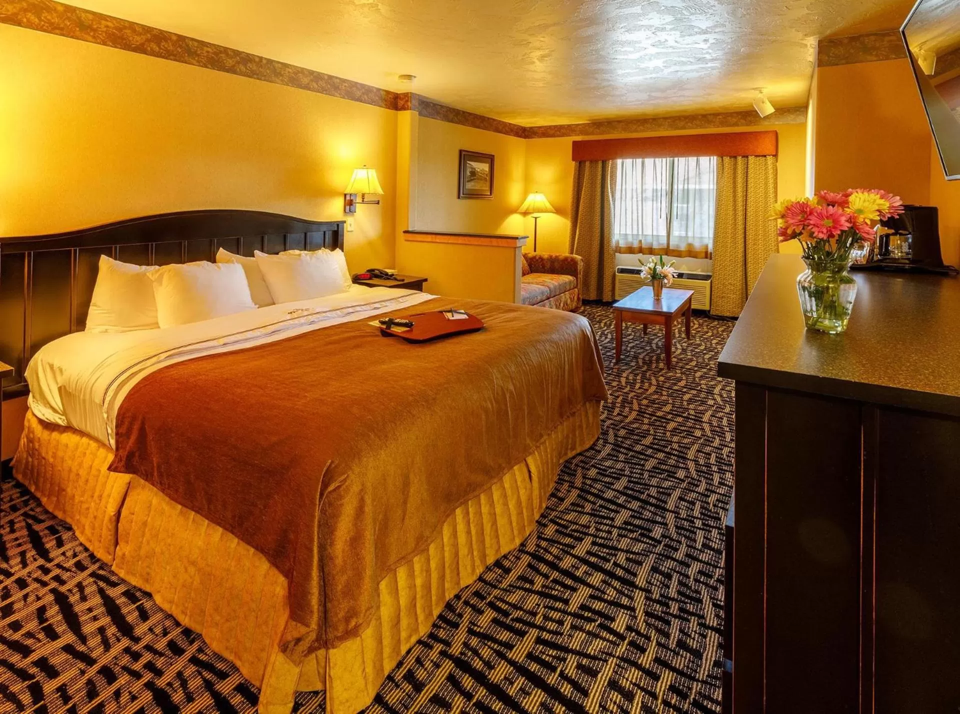 Bed in 49'er Inn & Suites