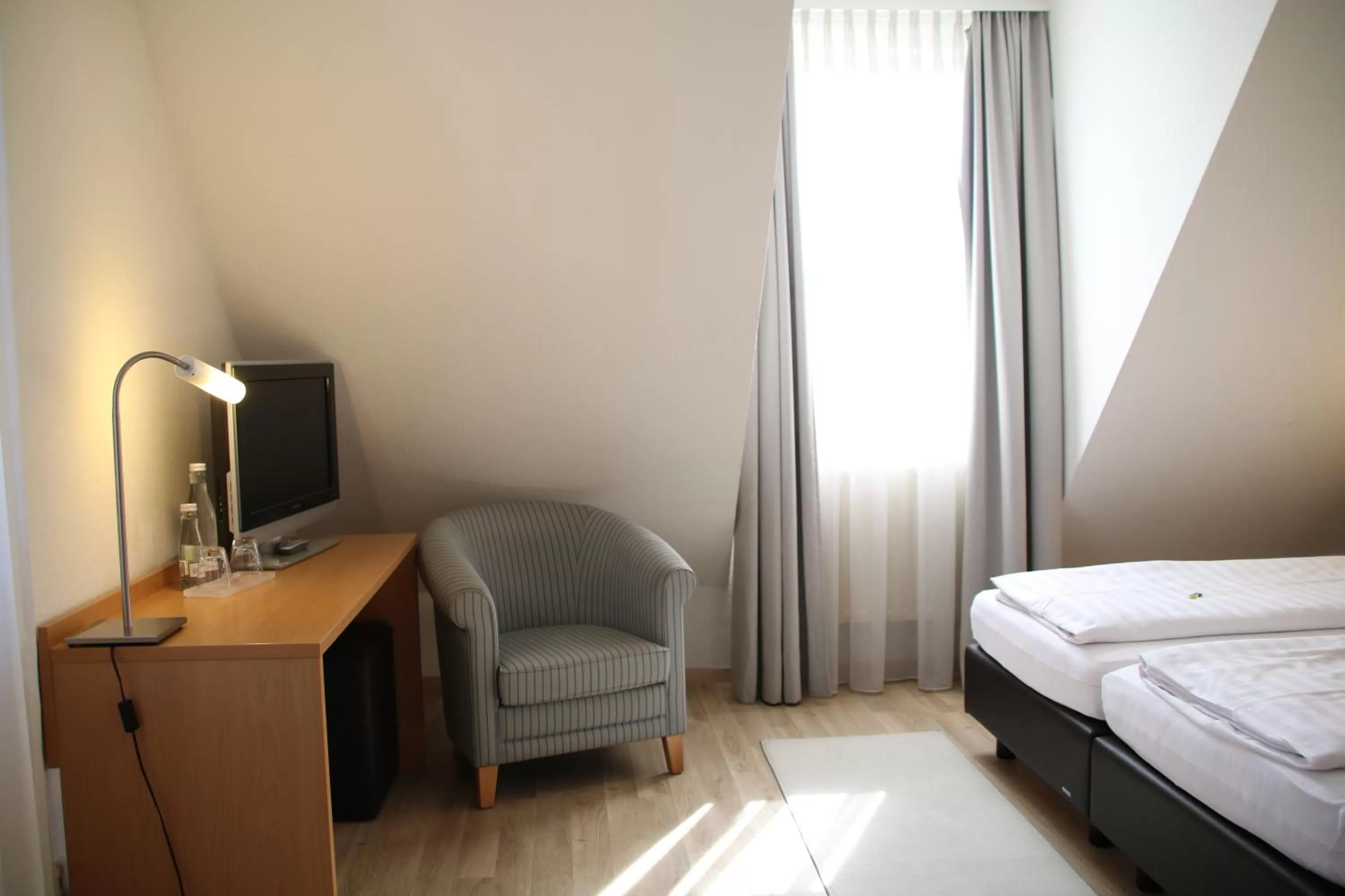 Bedroom, Bed in Württembergischer Hof