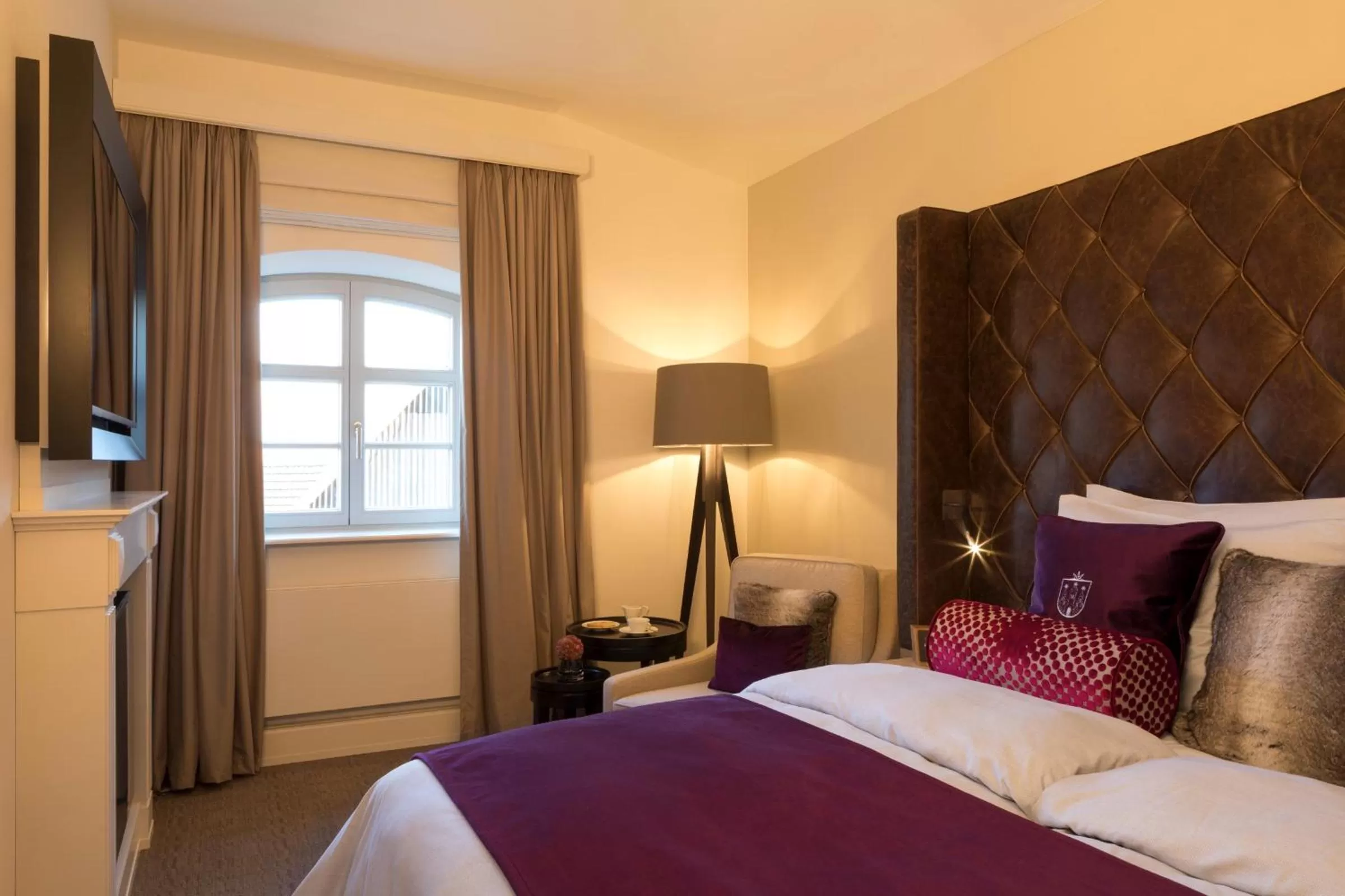 Photo of the whole room, Bed in Hotel Brunnenhaus Schloss Landau