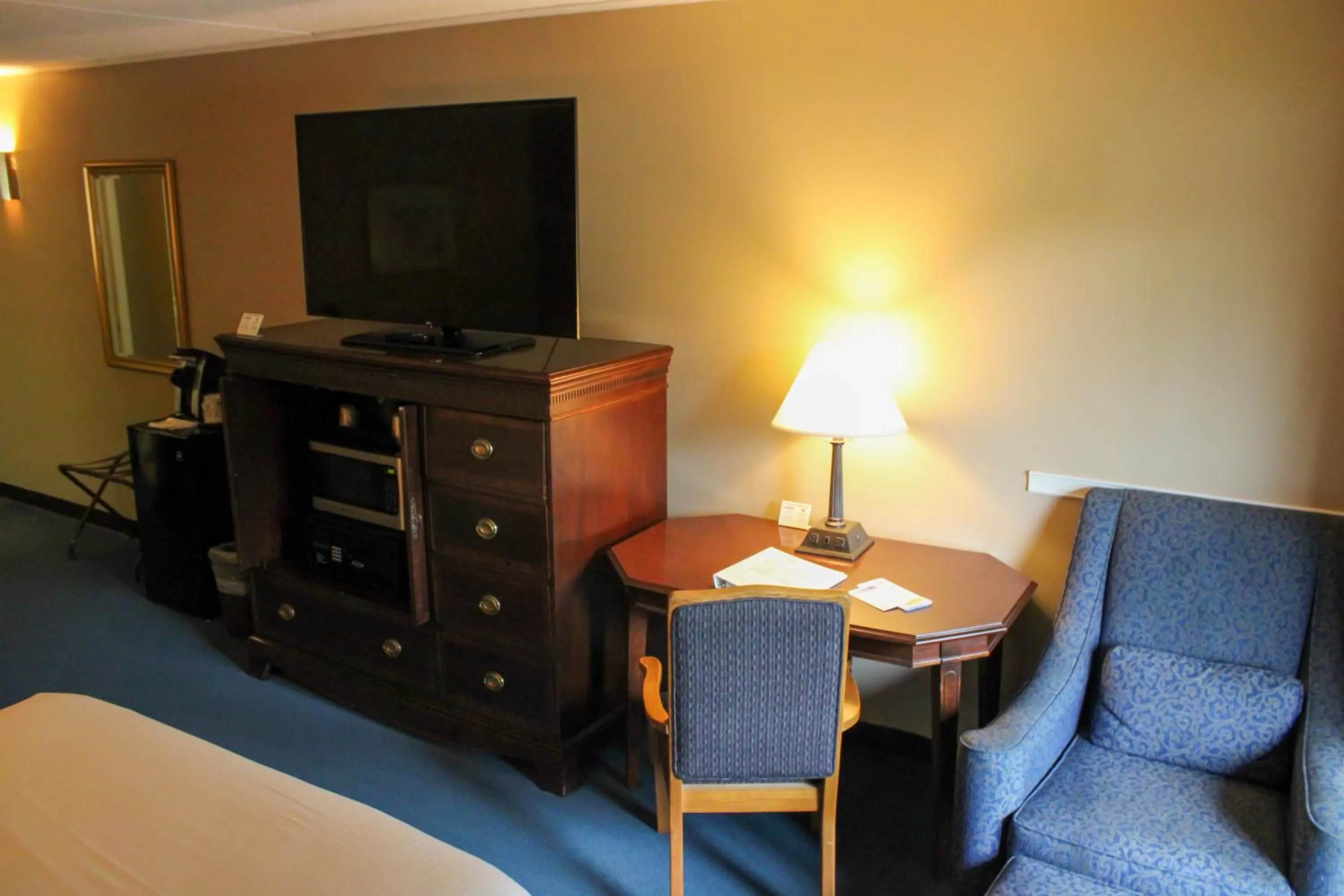 Queen Room in Fireside Inn & Suites Gilford