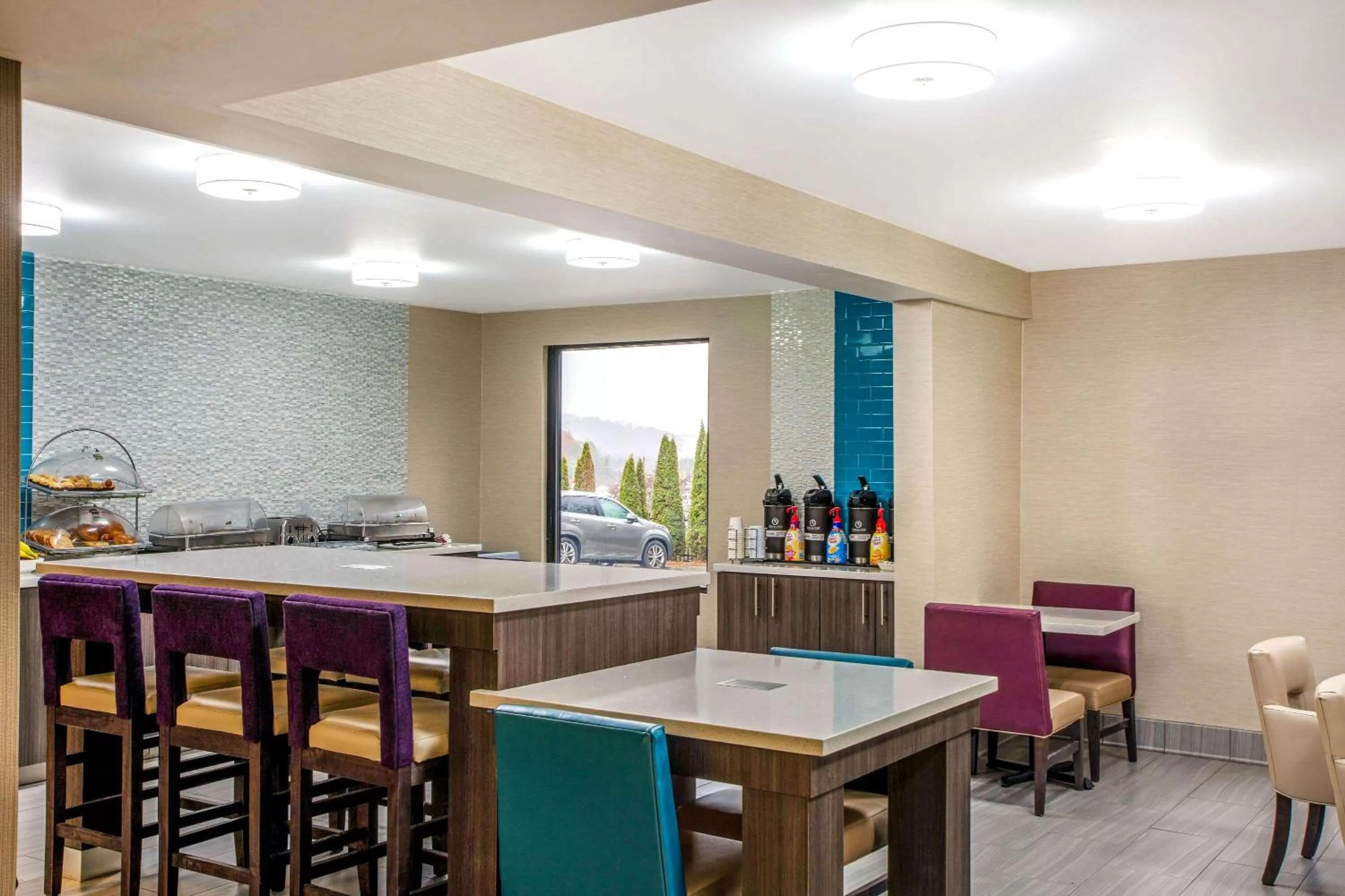 Restaurant/places to eat in La Quinta Inn by Wyndham Radford