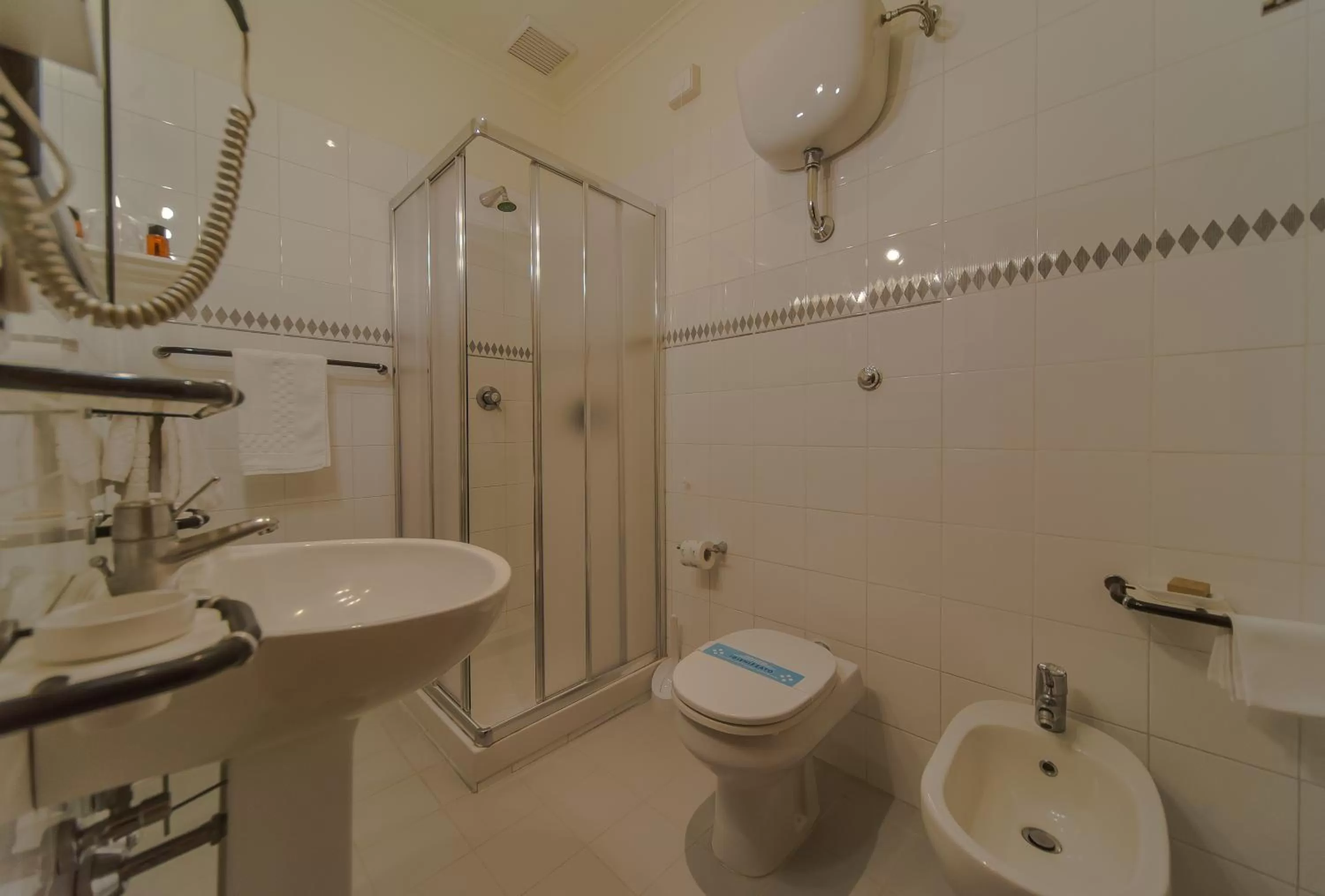 Bathroom in Hotel Columbus sul Lago