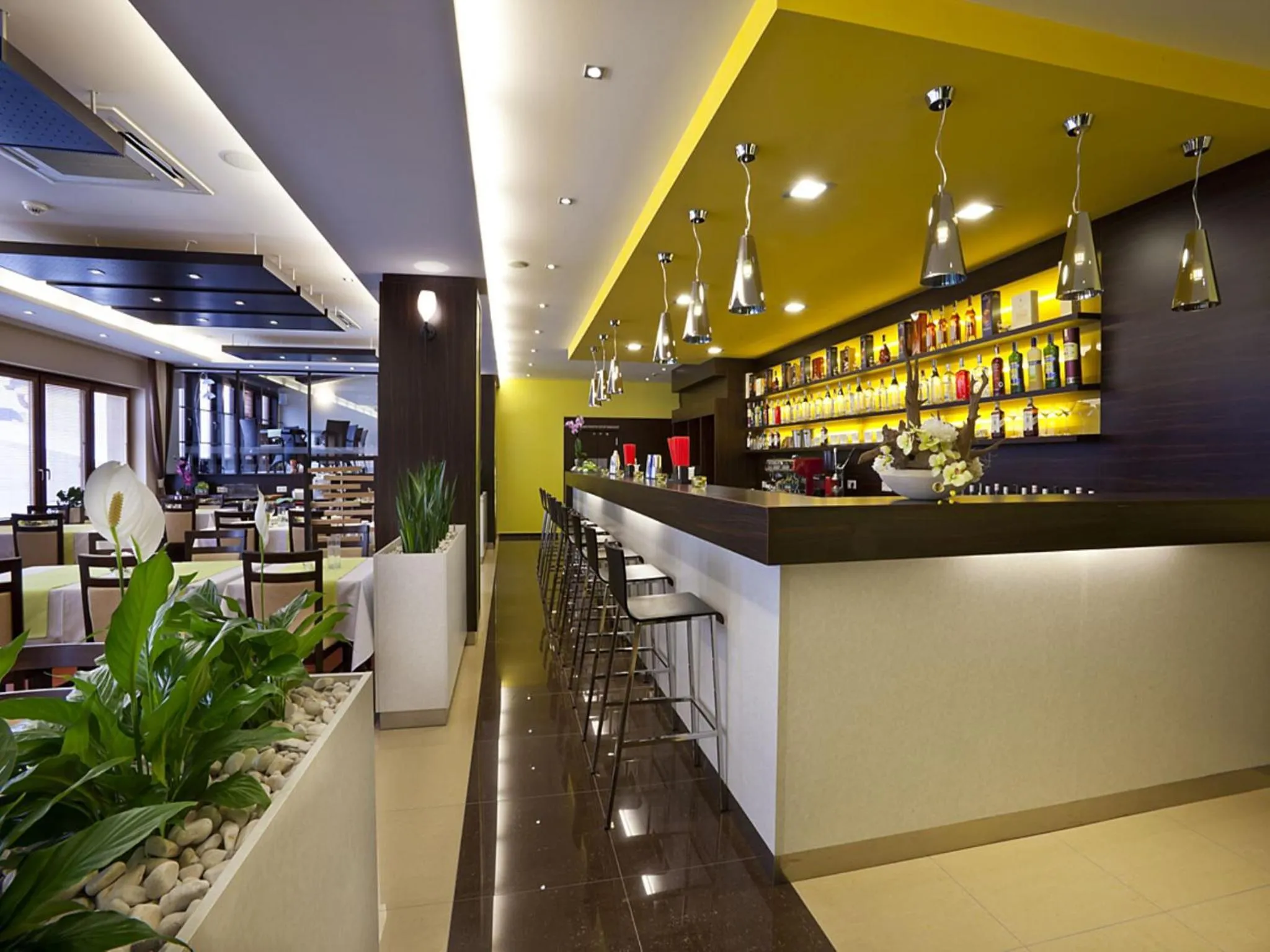 Restaurant/places to eat in Hotel Viktor