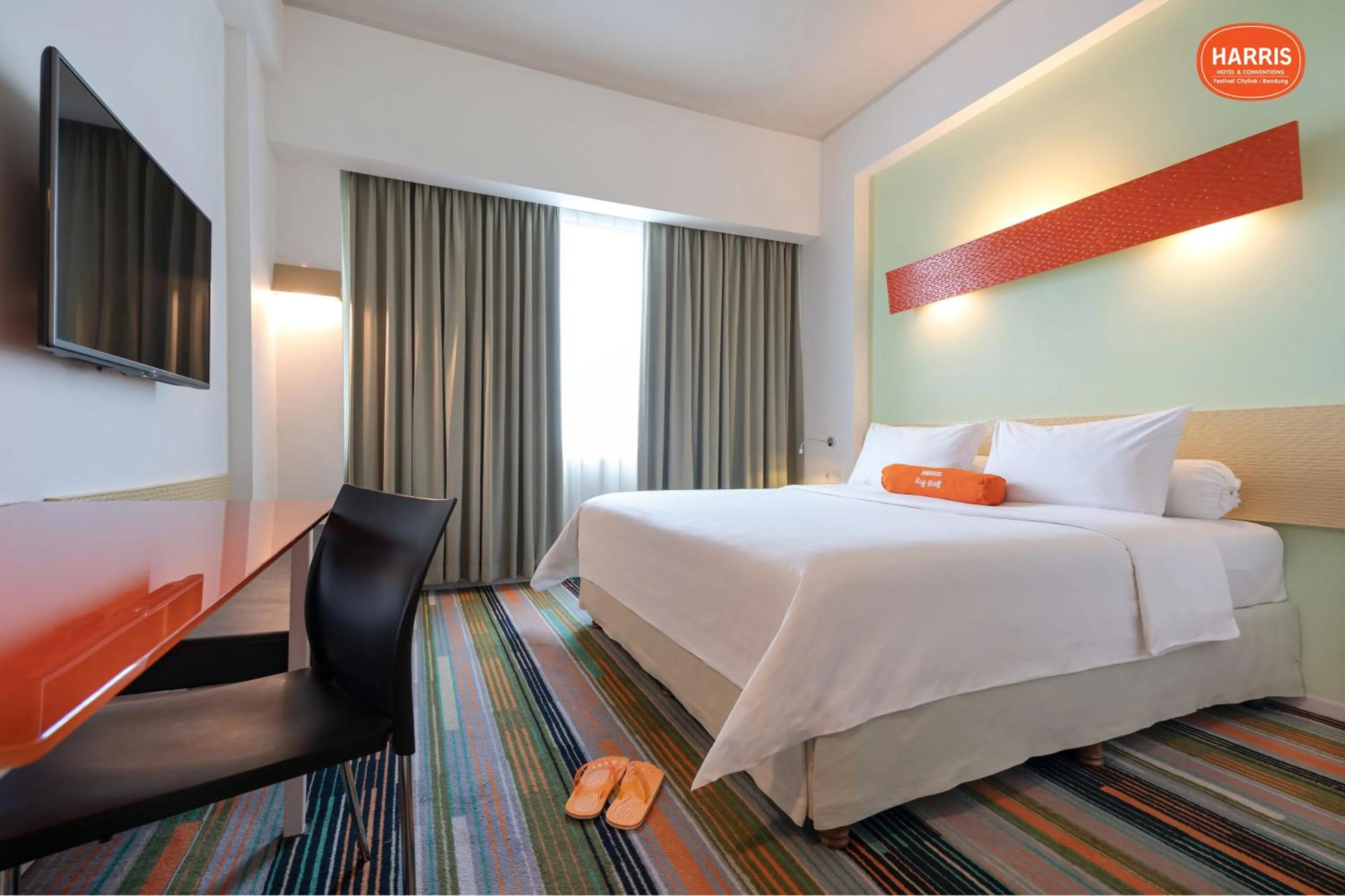 Bed in HARRIS Hotel & Convention Festival Citylink Bandung