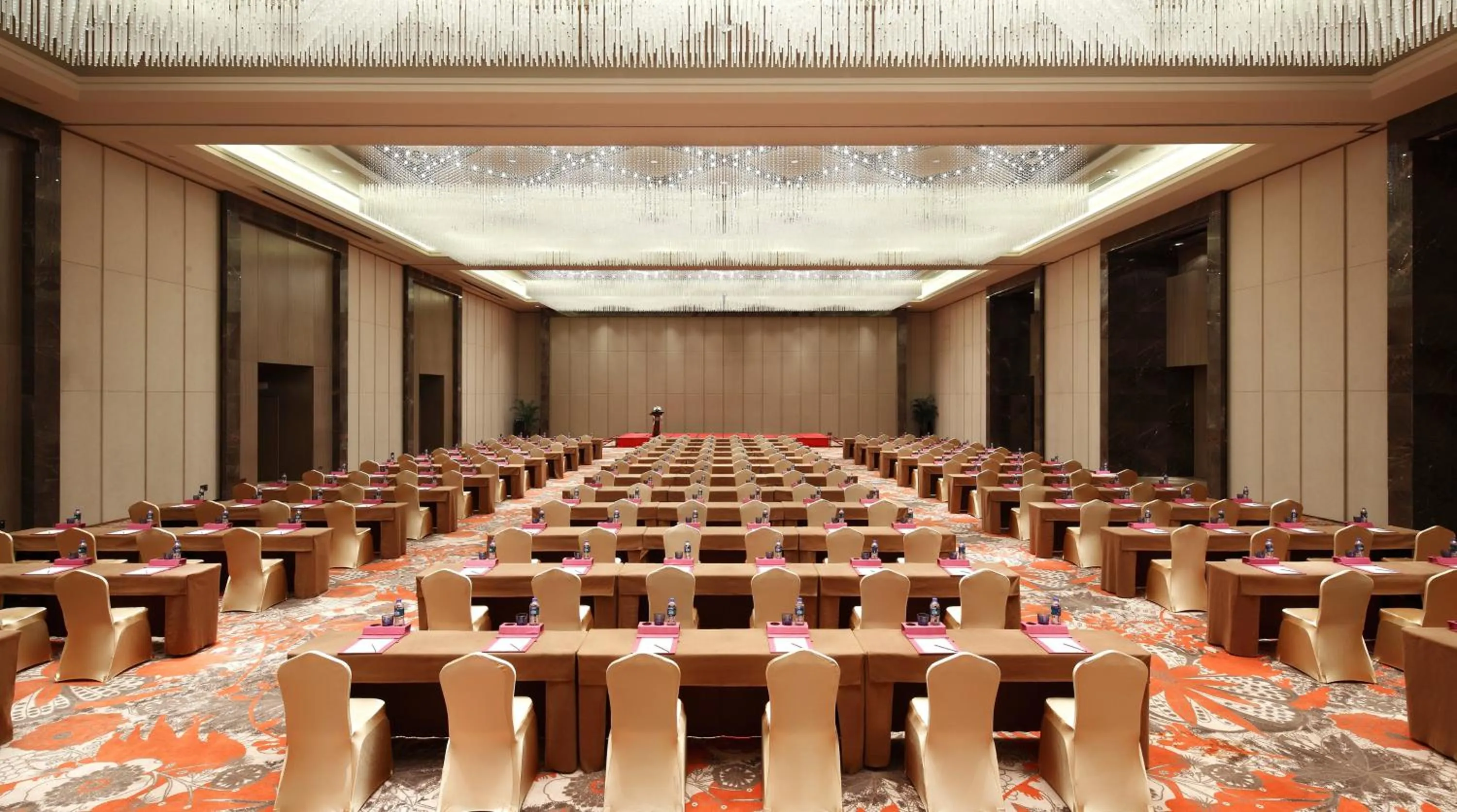 Banquet/Function facilities in Crowne Plaza Xuzhou Dalong Lake by IHG