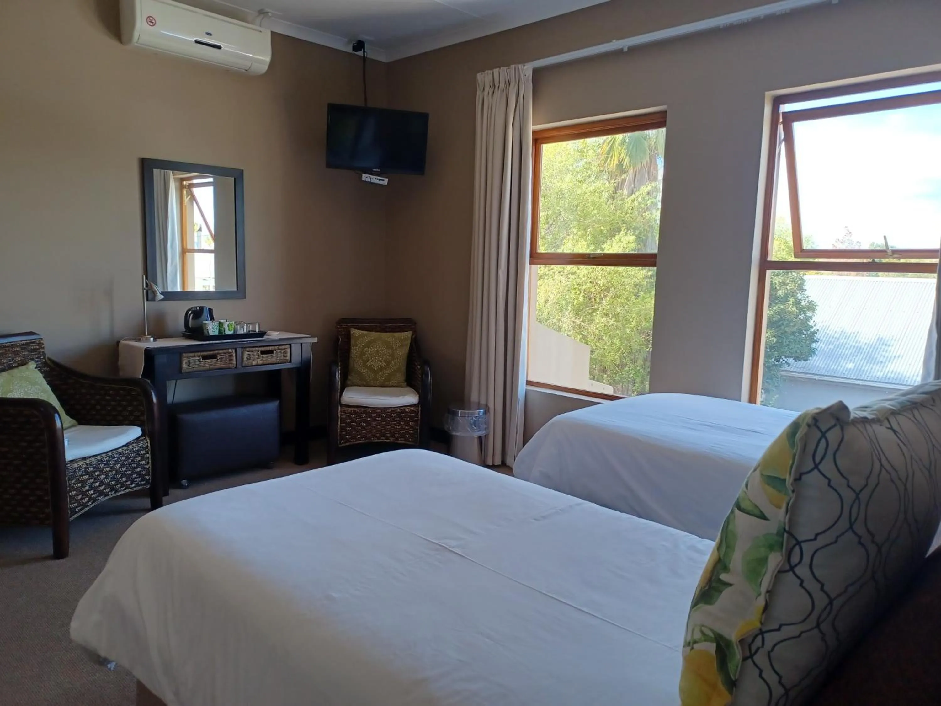 Bed in Karoo Sun Boutique Guest House