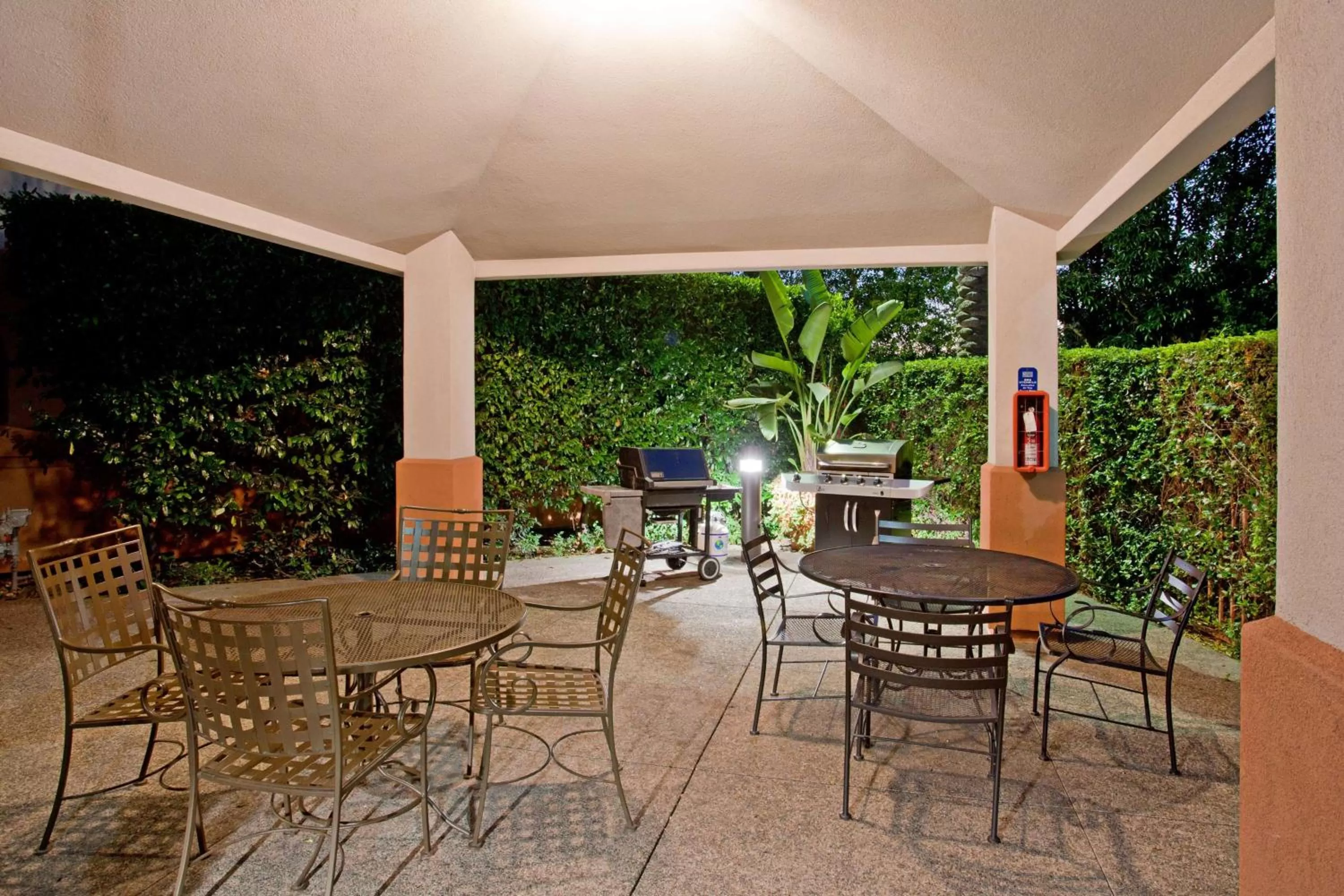 Patio in Sonesta Simply Suites Orange County Airport