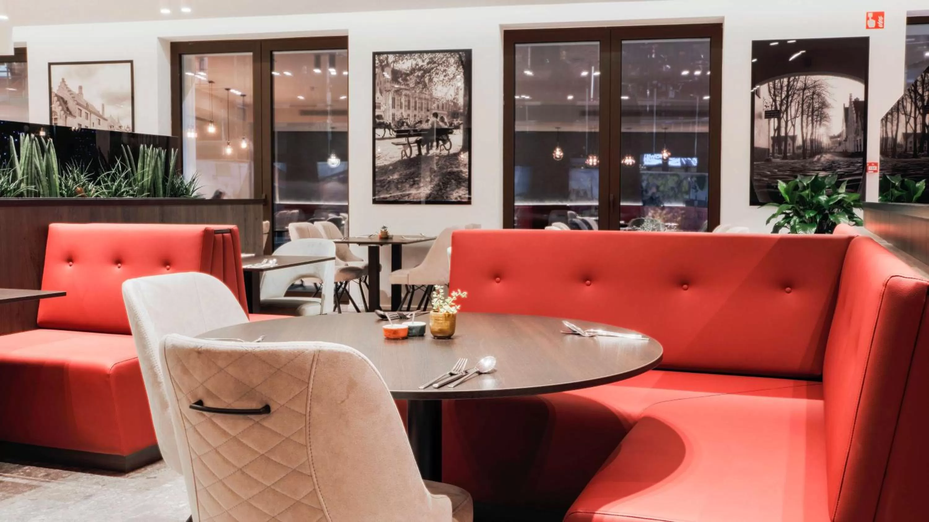 Restaurant/places to eat in Radisson Blu Hotel, Bruges