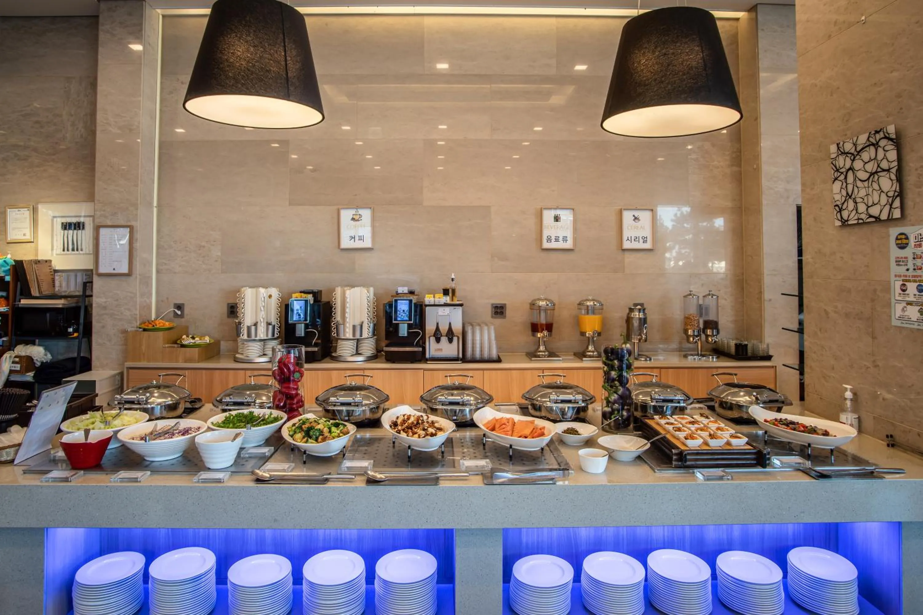 Restaurant/places to eat in Hotel Regent Marine The Blue