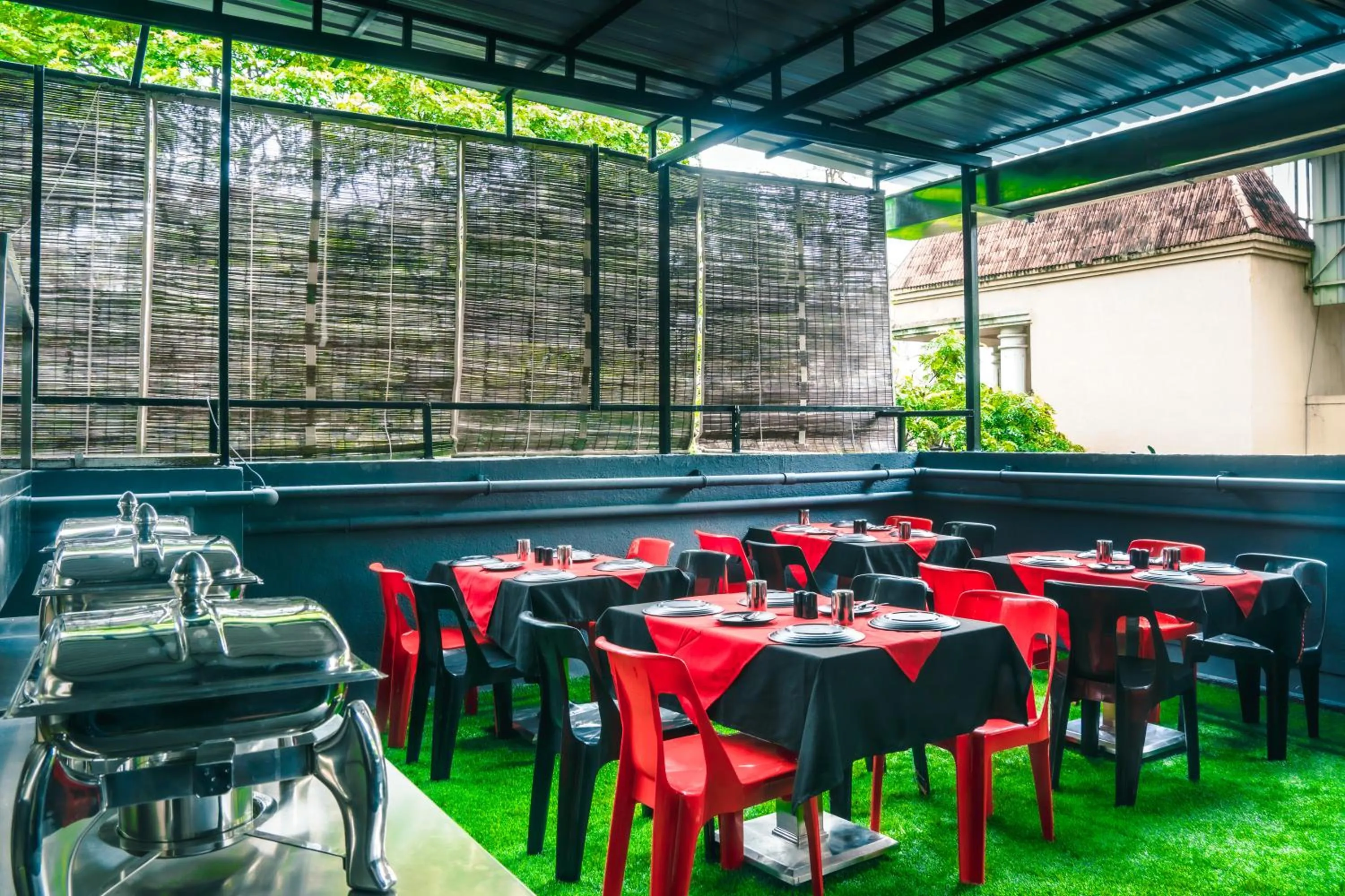 Restaurant/places to eat in Treebo Serenity Inn, Koregaon Park