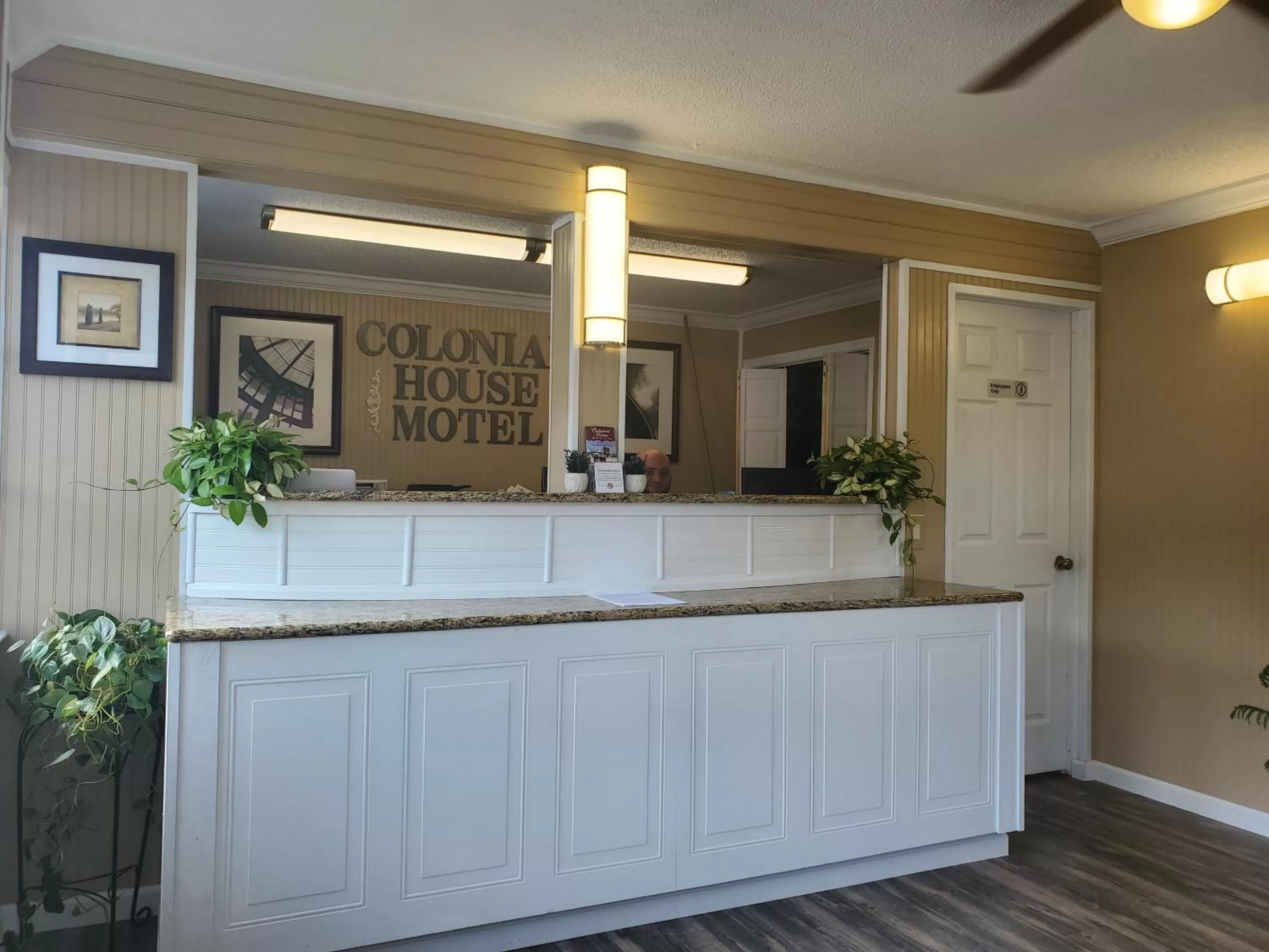 Lobby or reception in Colonial House Motel