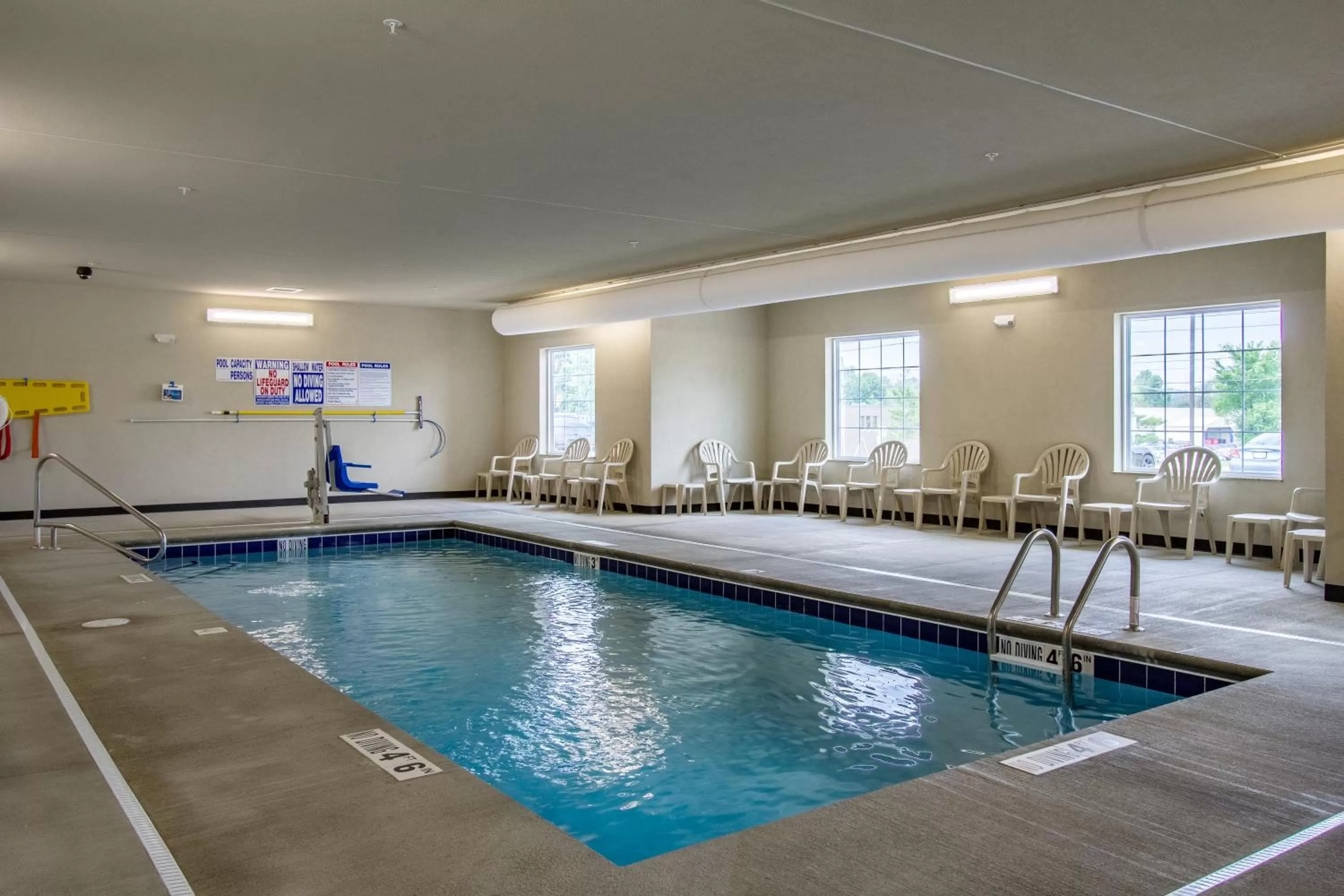 Swimming pool in Cobblestone Hotel & Suites - Torrington