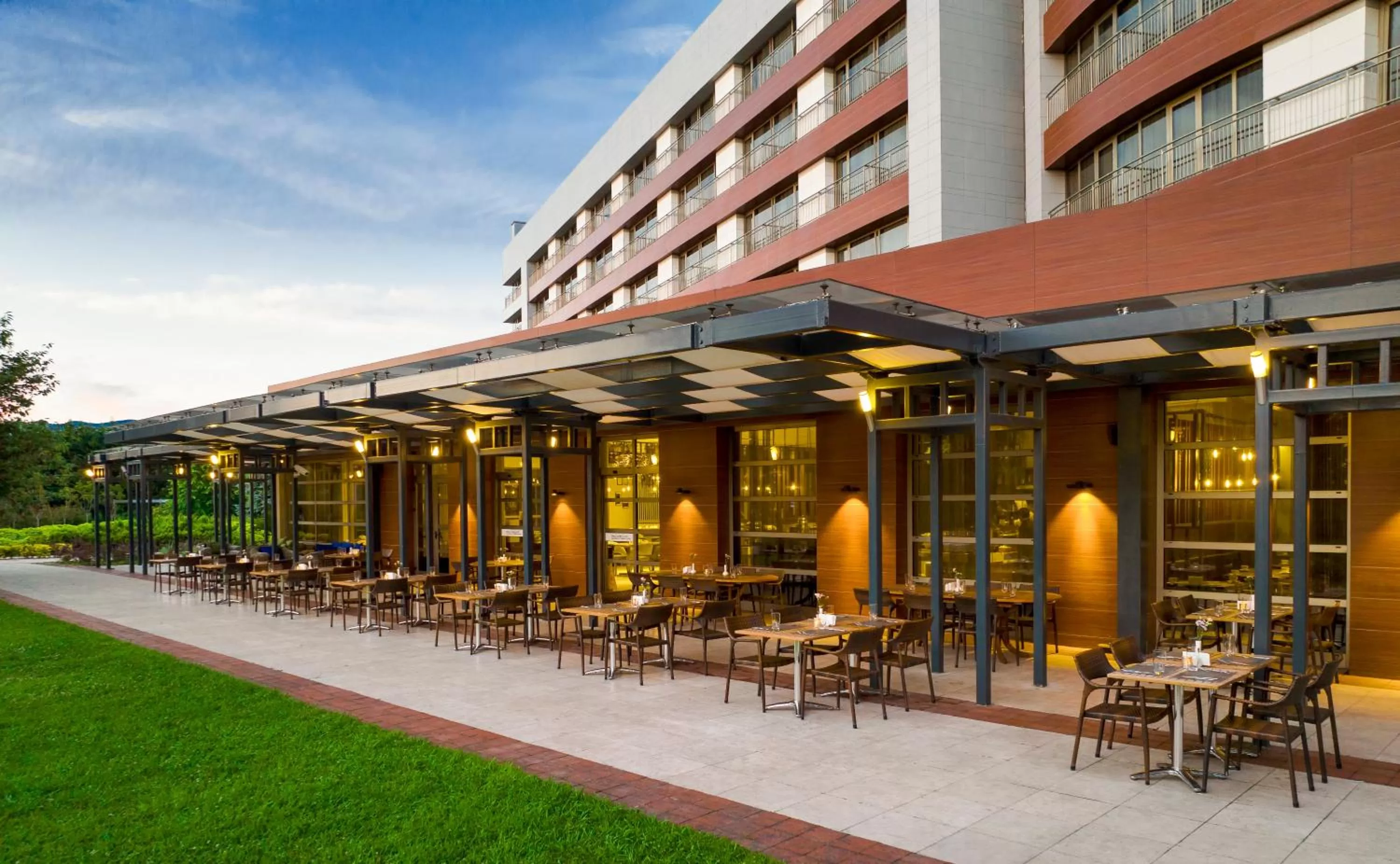 Restaurant/places to eat in Novotel Trabzon