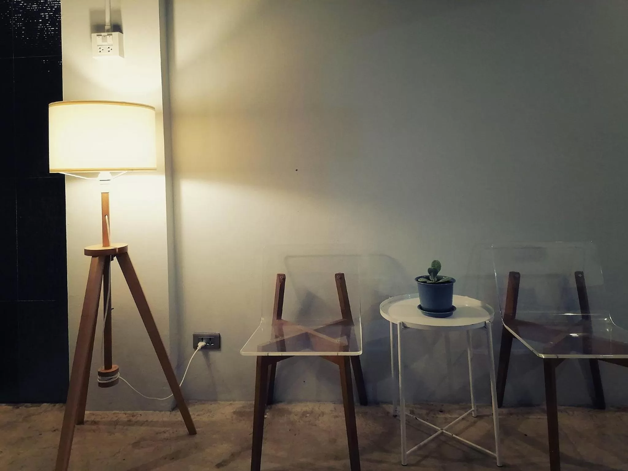 Communal lounge/ TV room in Into the town krabi