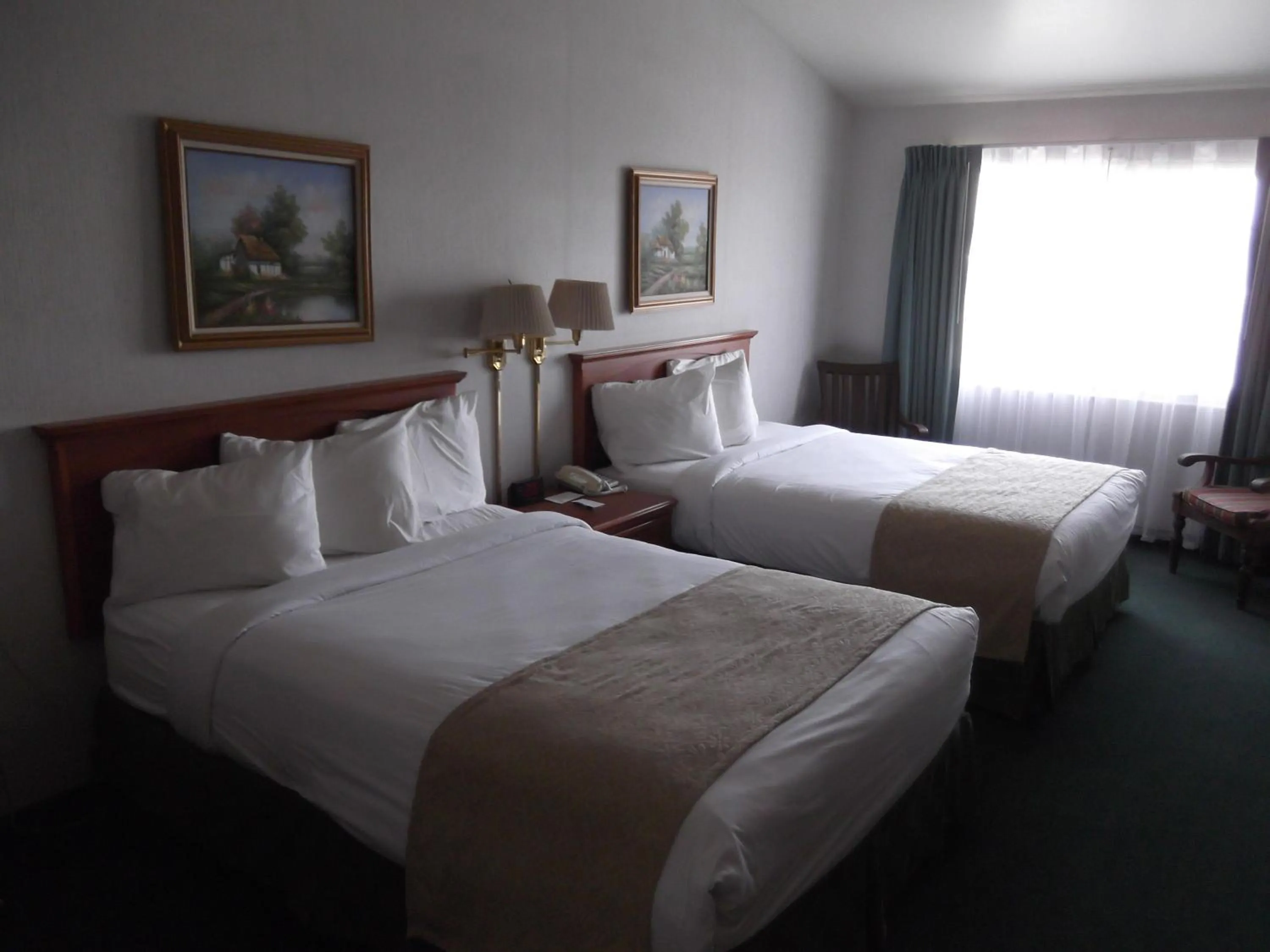 Photo of the whole room, Bed in Garden Inn and Suites Fresno