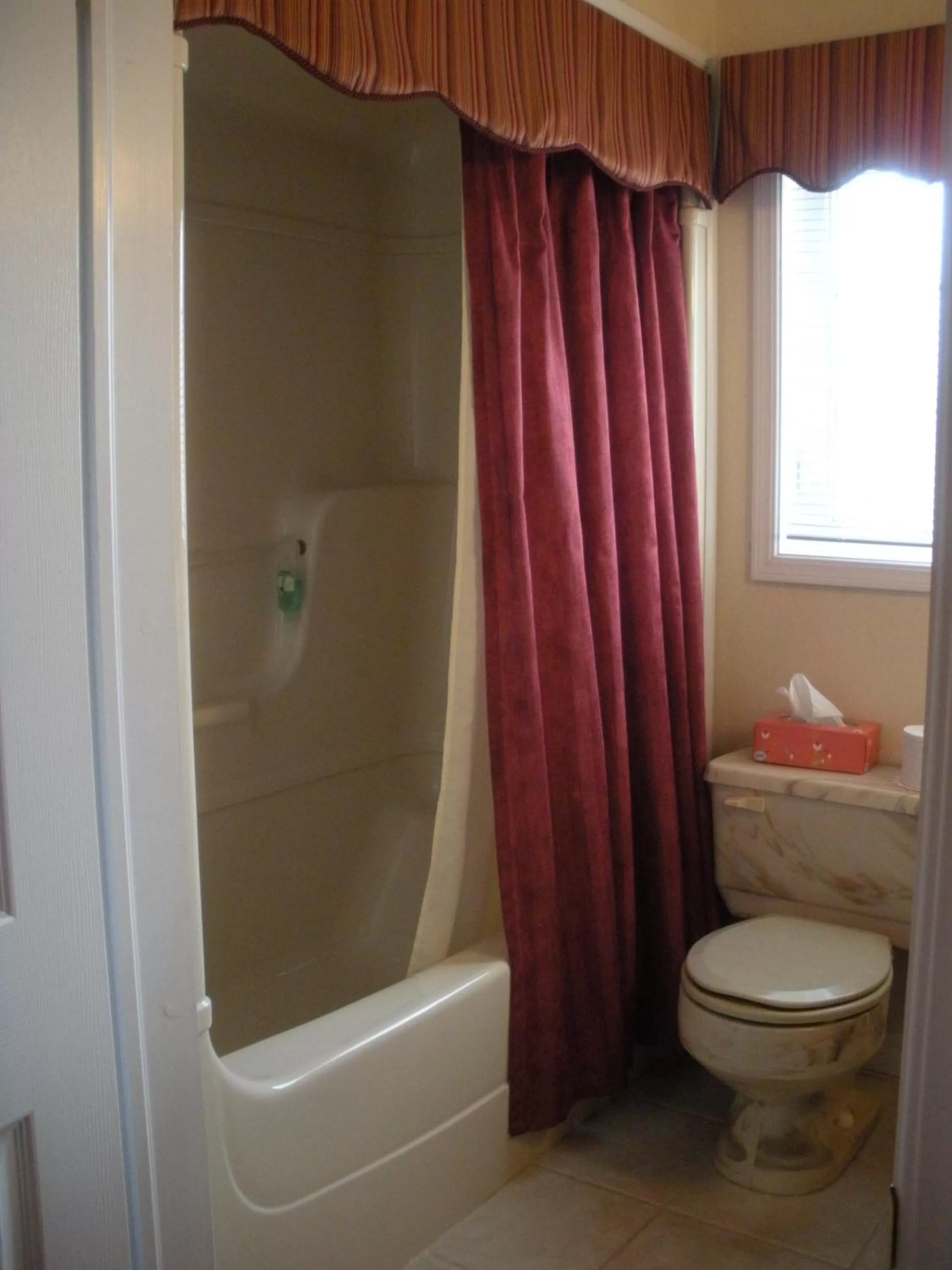 Bathroom in Côté's Bed & Breakfast