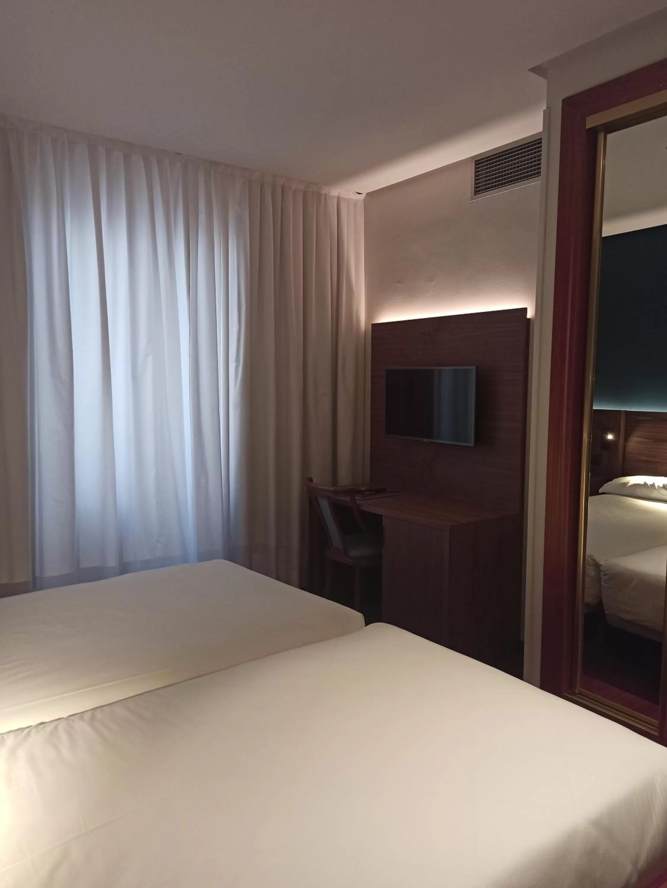 Bedroom, Bed in ARVA Spa París