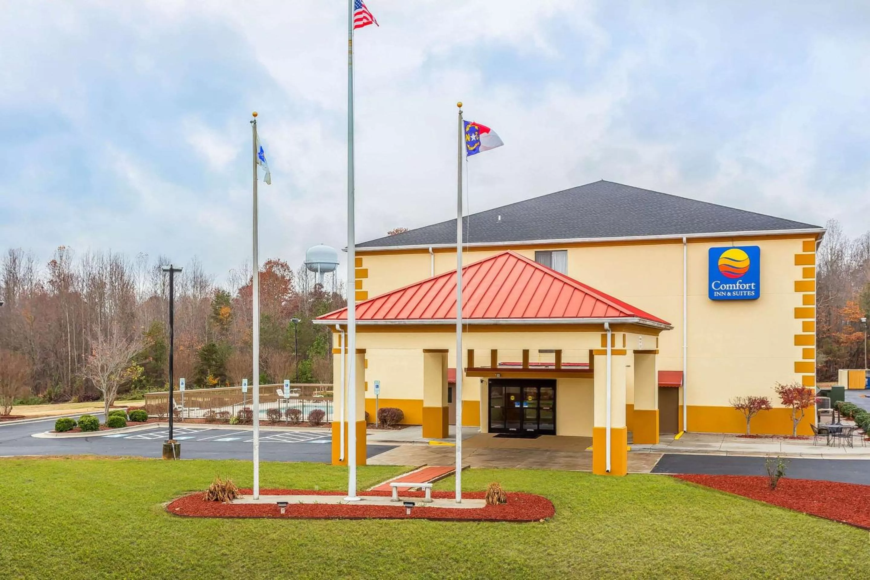 Property building in Comfort Inn & Suites Mocksville I-40