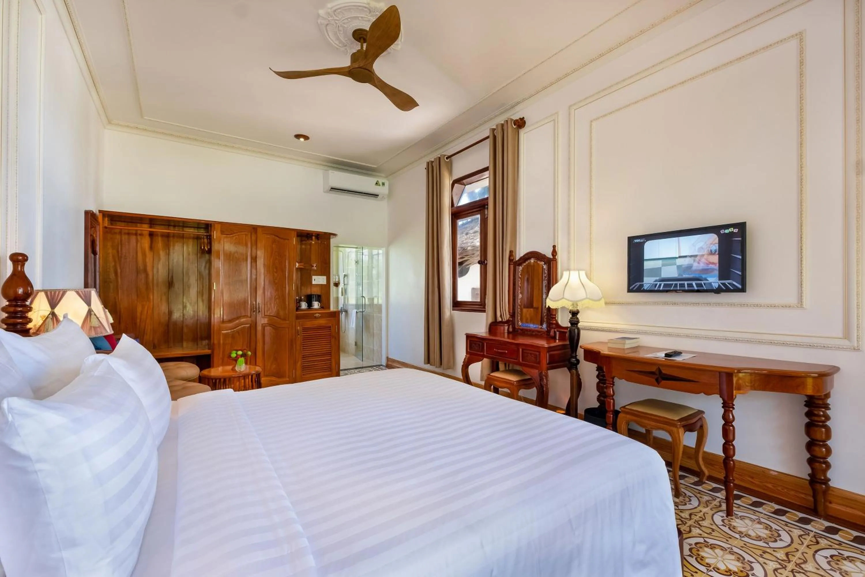 Bedroom, Bed in Coco Palm Beach Resort