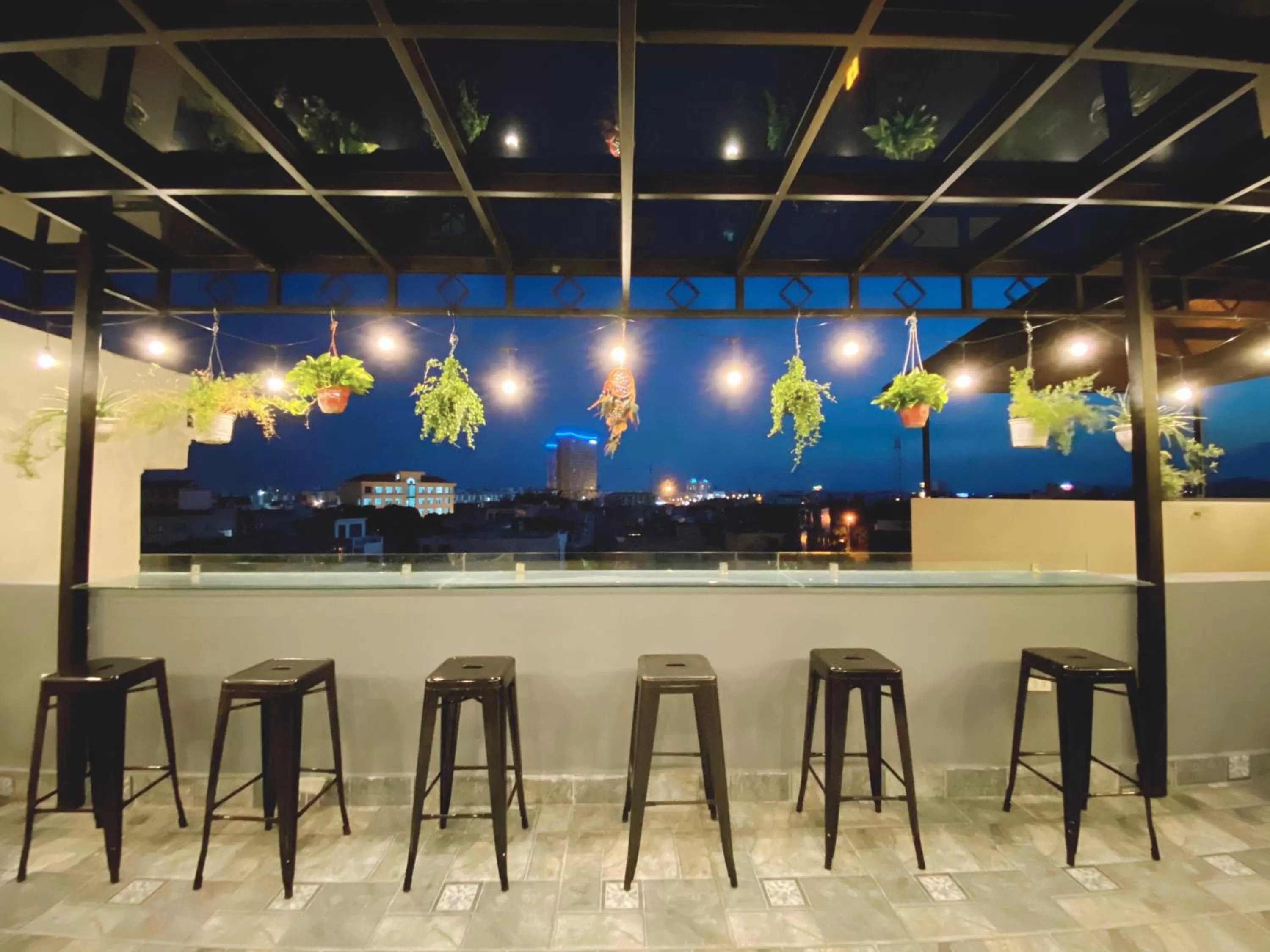 Restaurant/places to eat in Đình Vũ 3 Motel