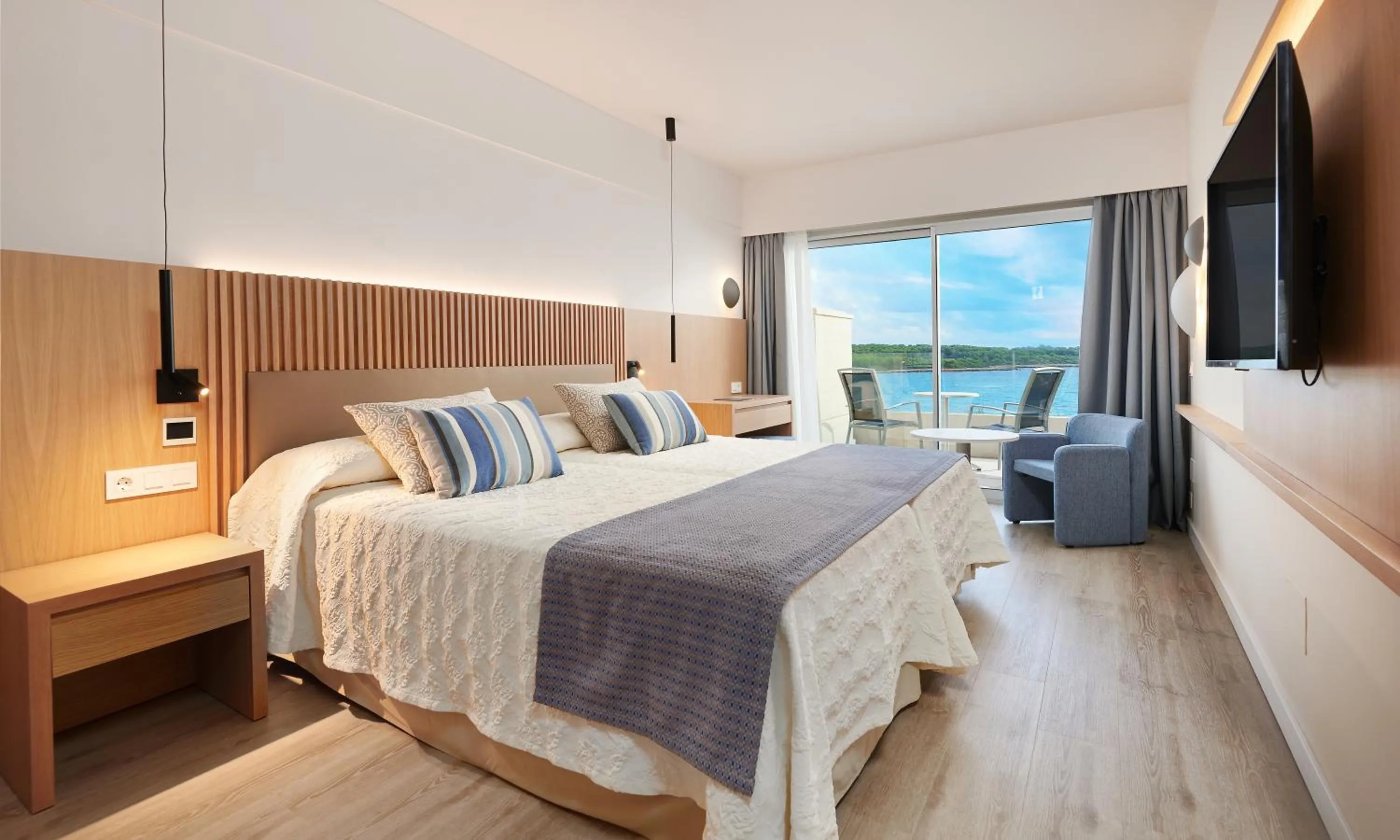 Bed in Hipotels Mediterraneo Hotel - Adults Only