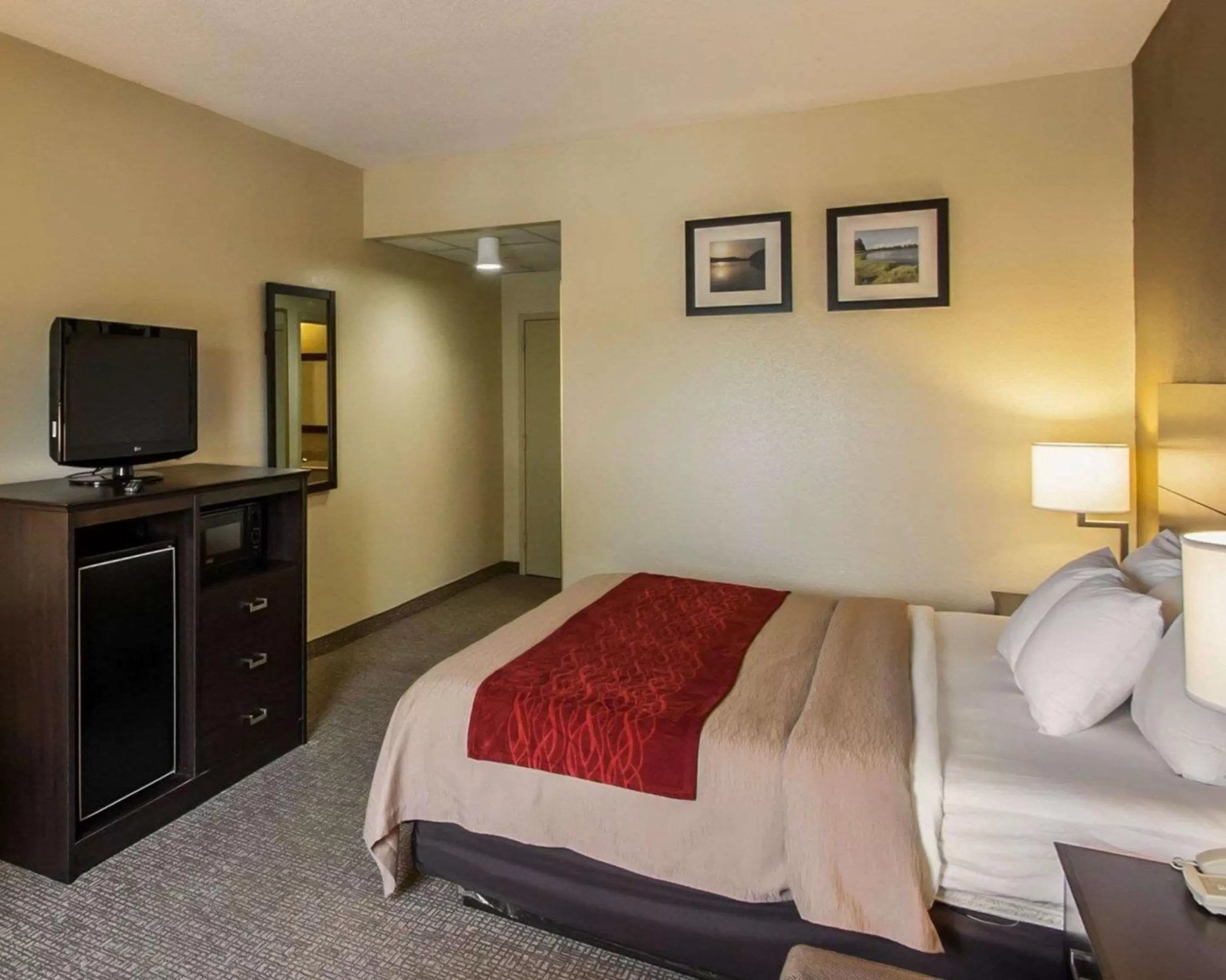 Photo of the whole room, Bed in Quality Inn Hayti North