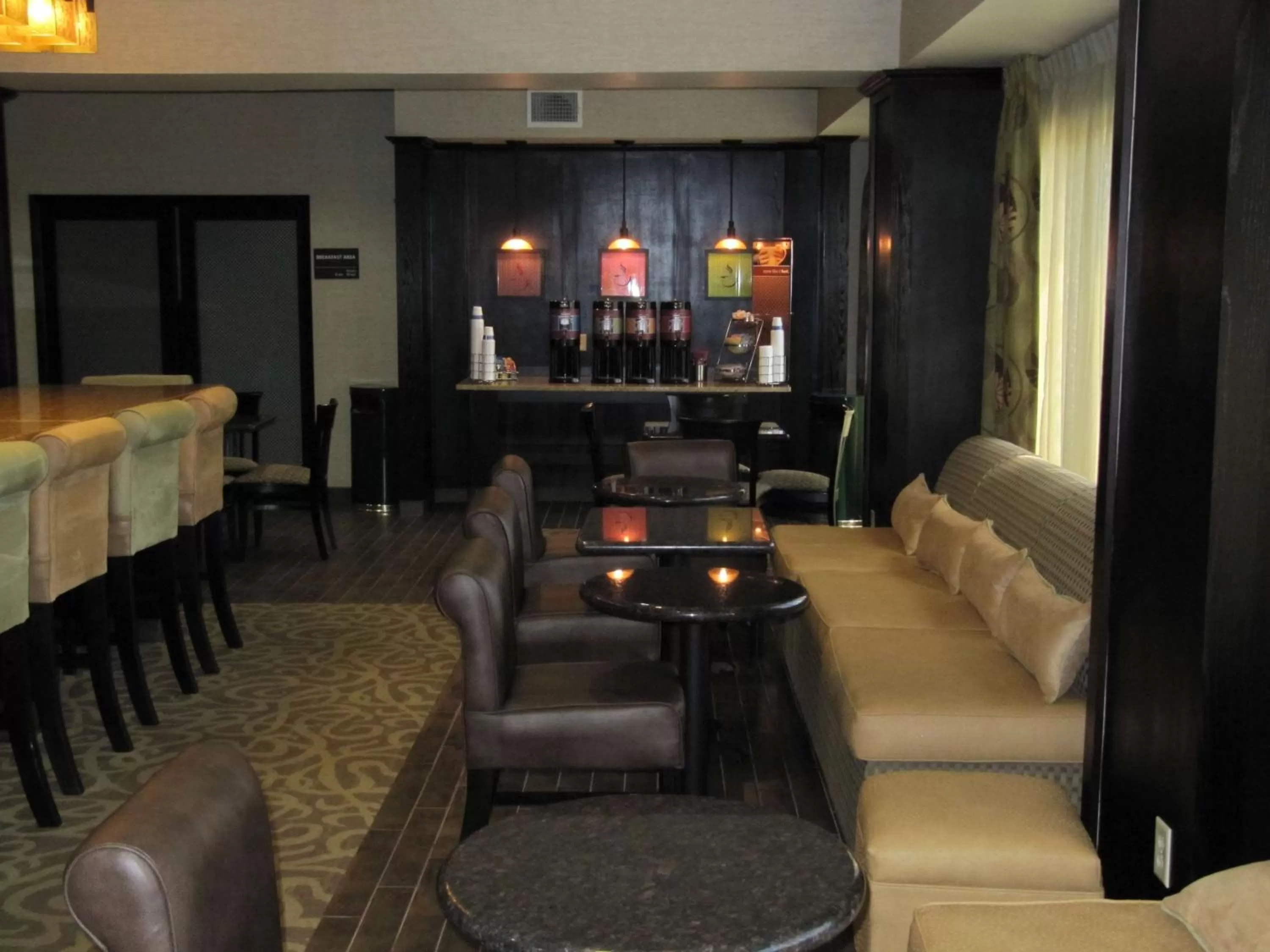 Dining area in Hampton Inn Lindale/Tyler