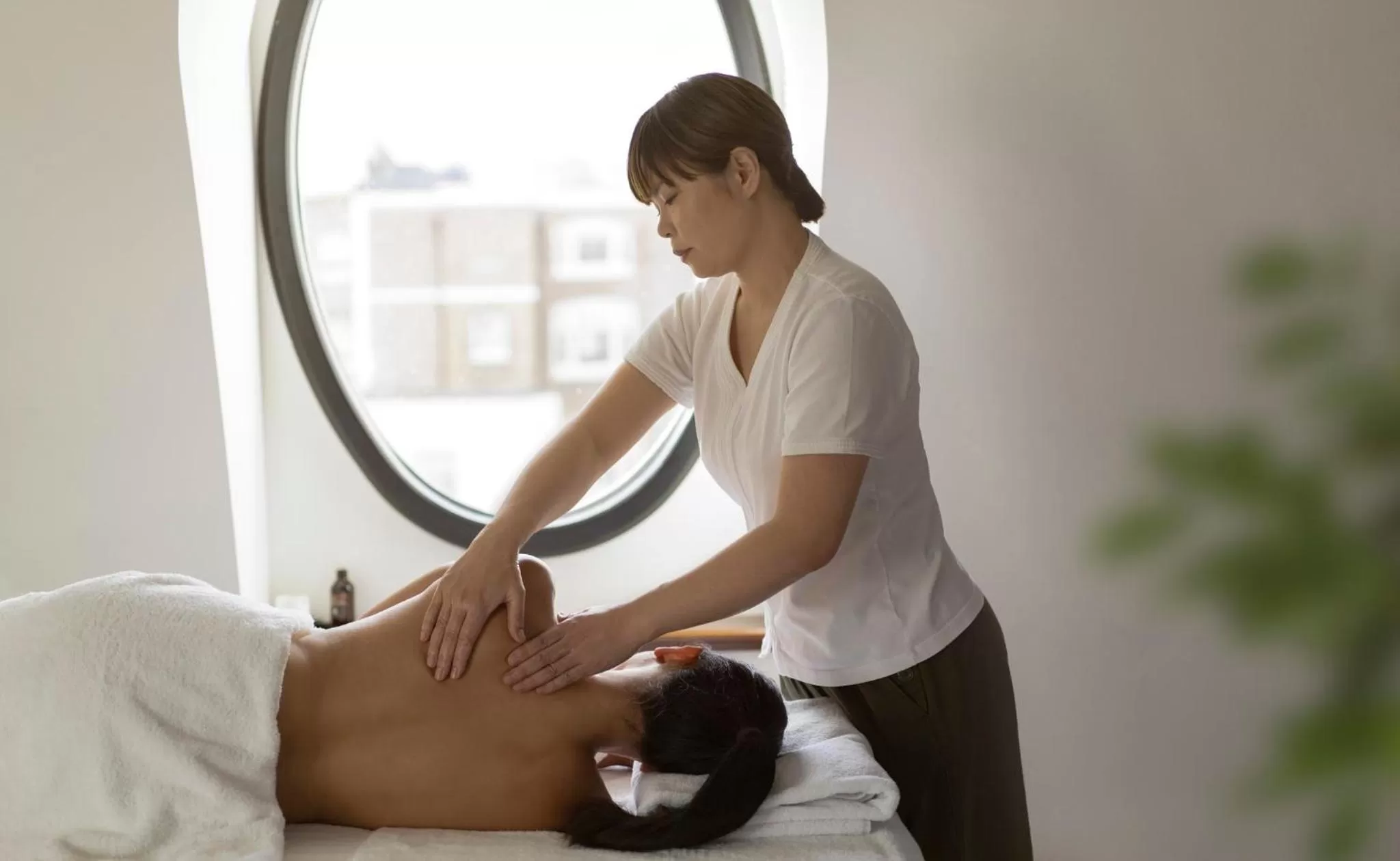 Massage in COMO The Halkin