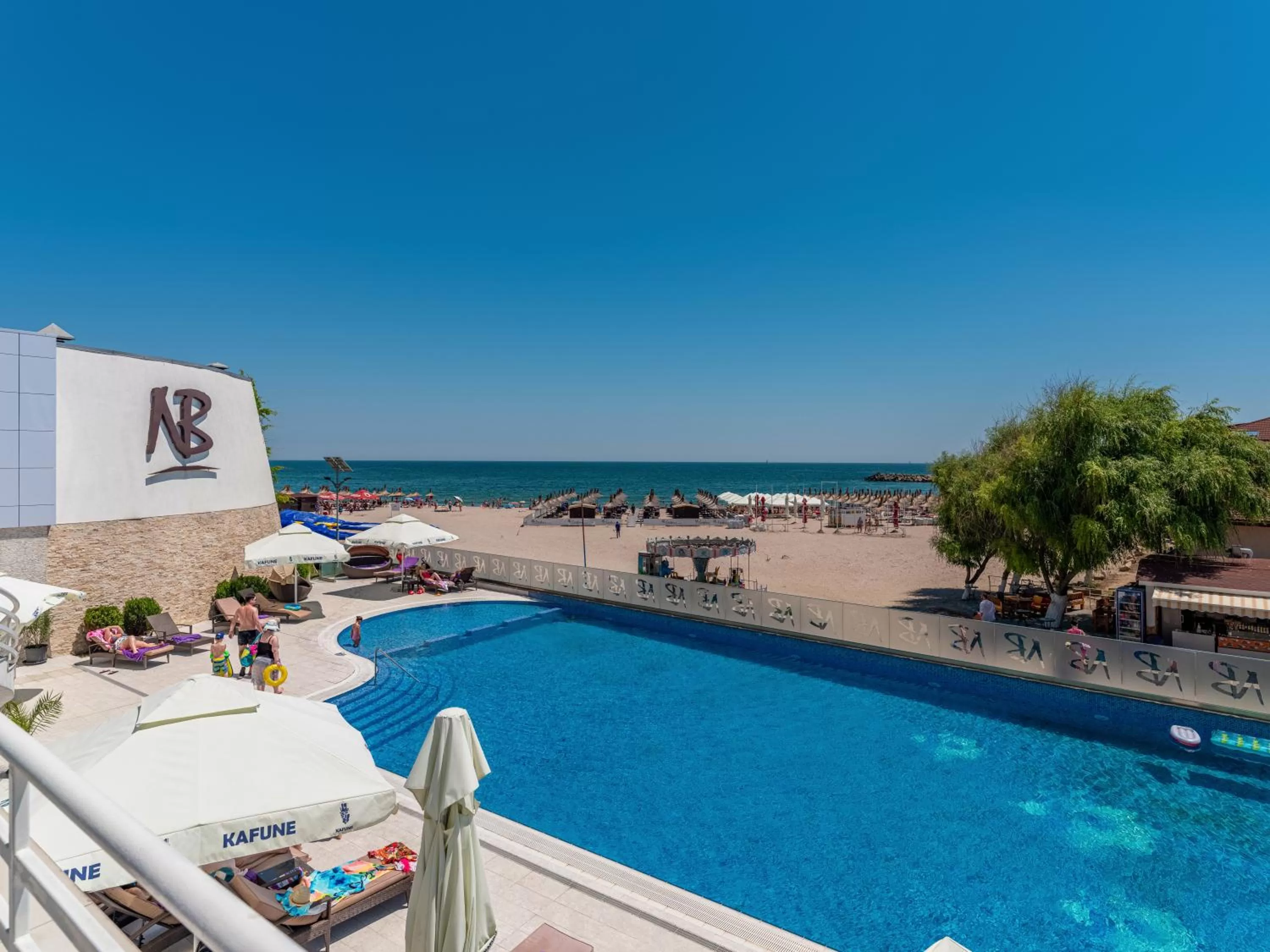 Swimming pool in New Belvedere