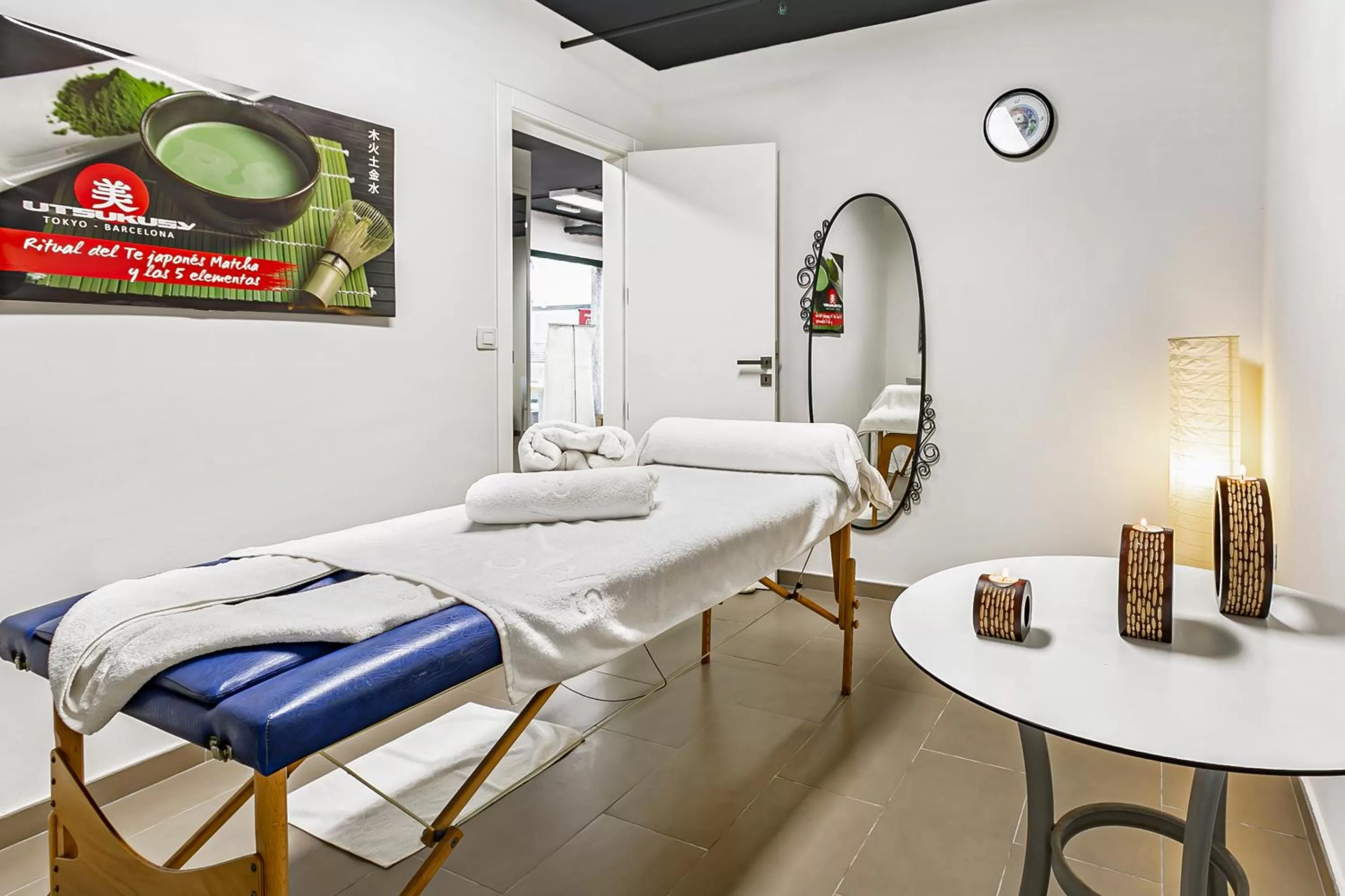 Massage, Bed in Hotel THB Flora