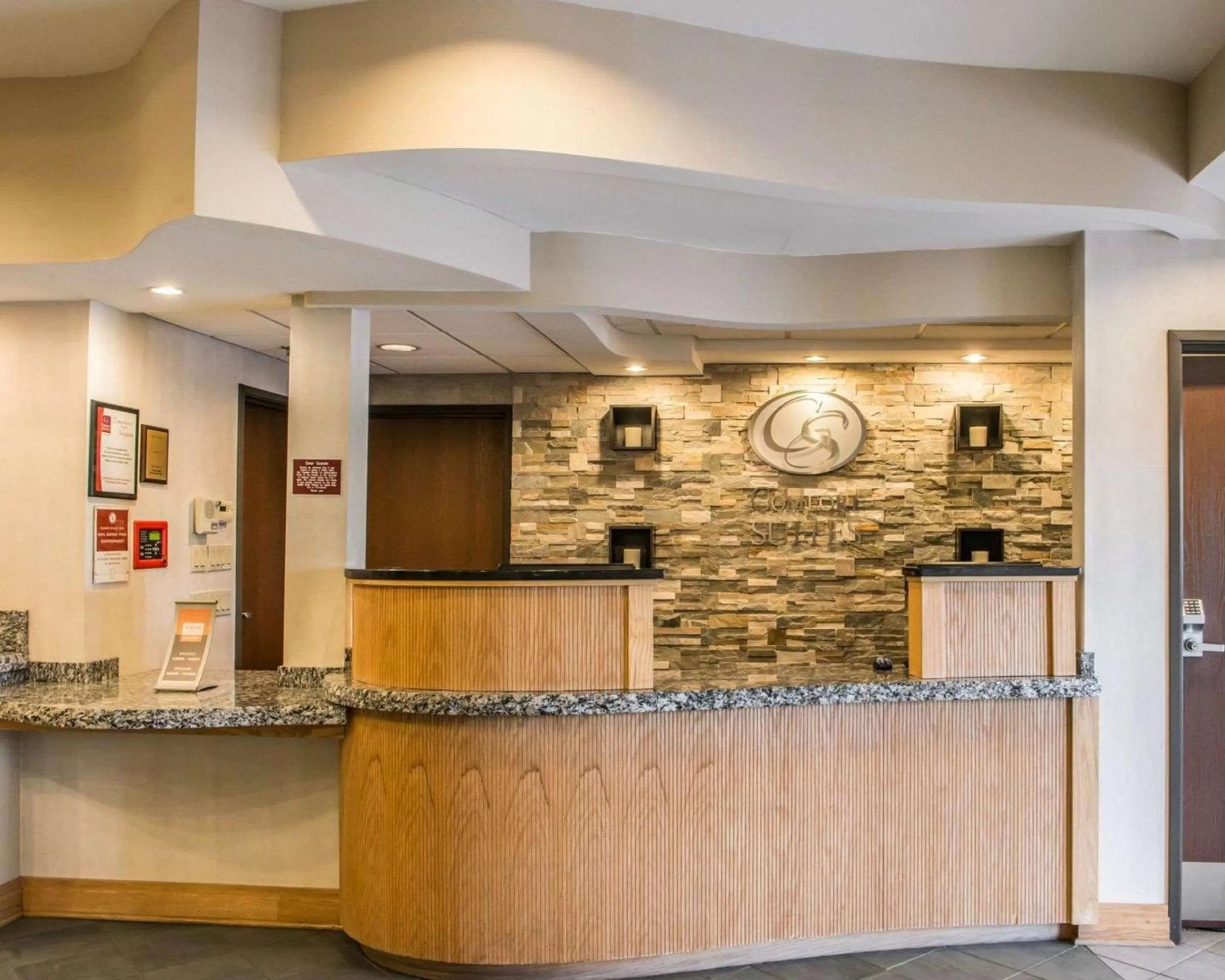 Lobby or reception in Comfort Suites Monroeville - Pittsburgh East