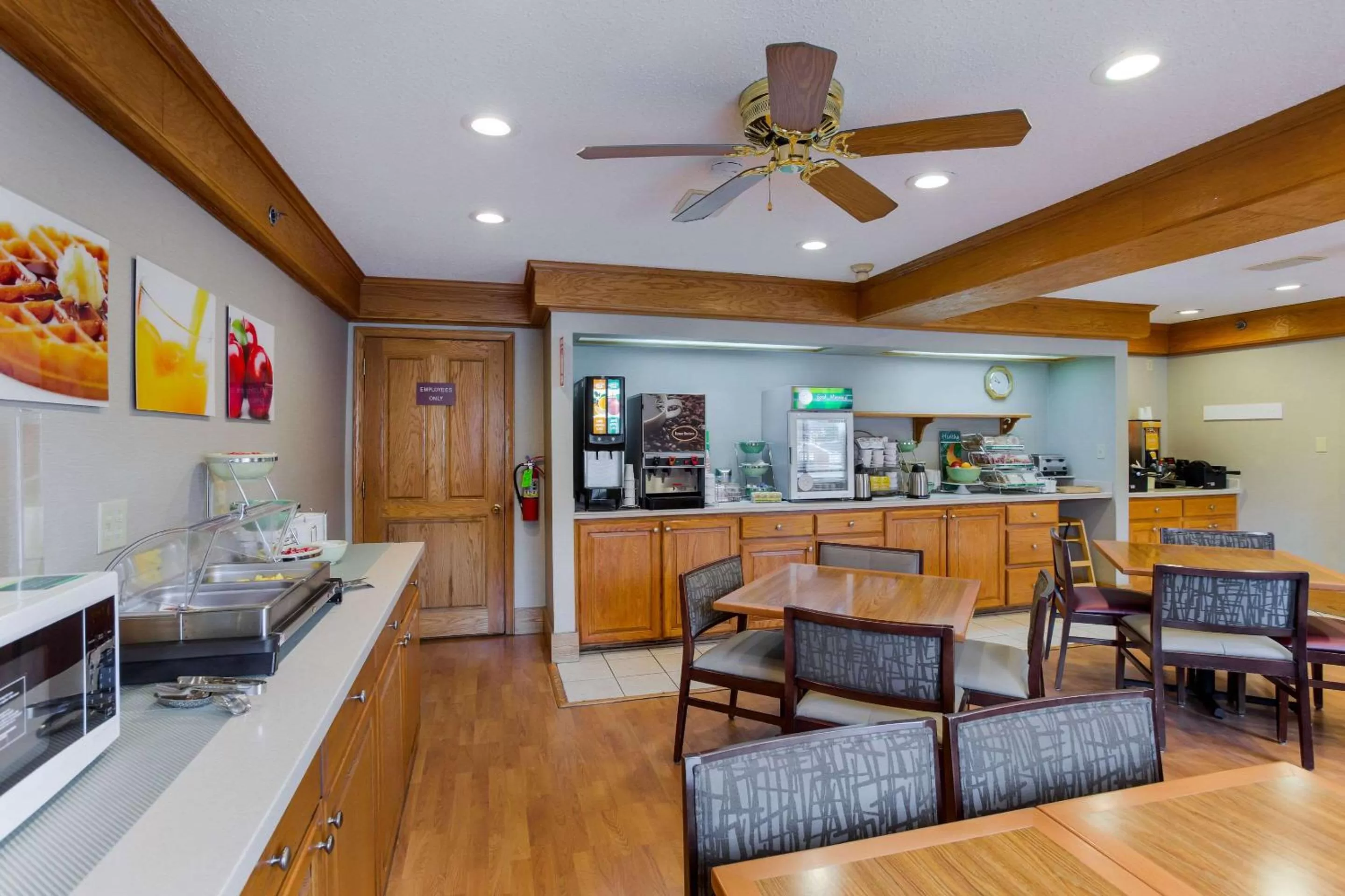 Restaurant/places to eat in Quality Inn