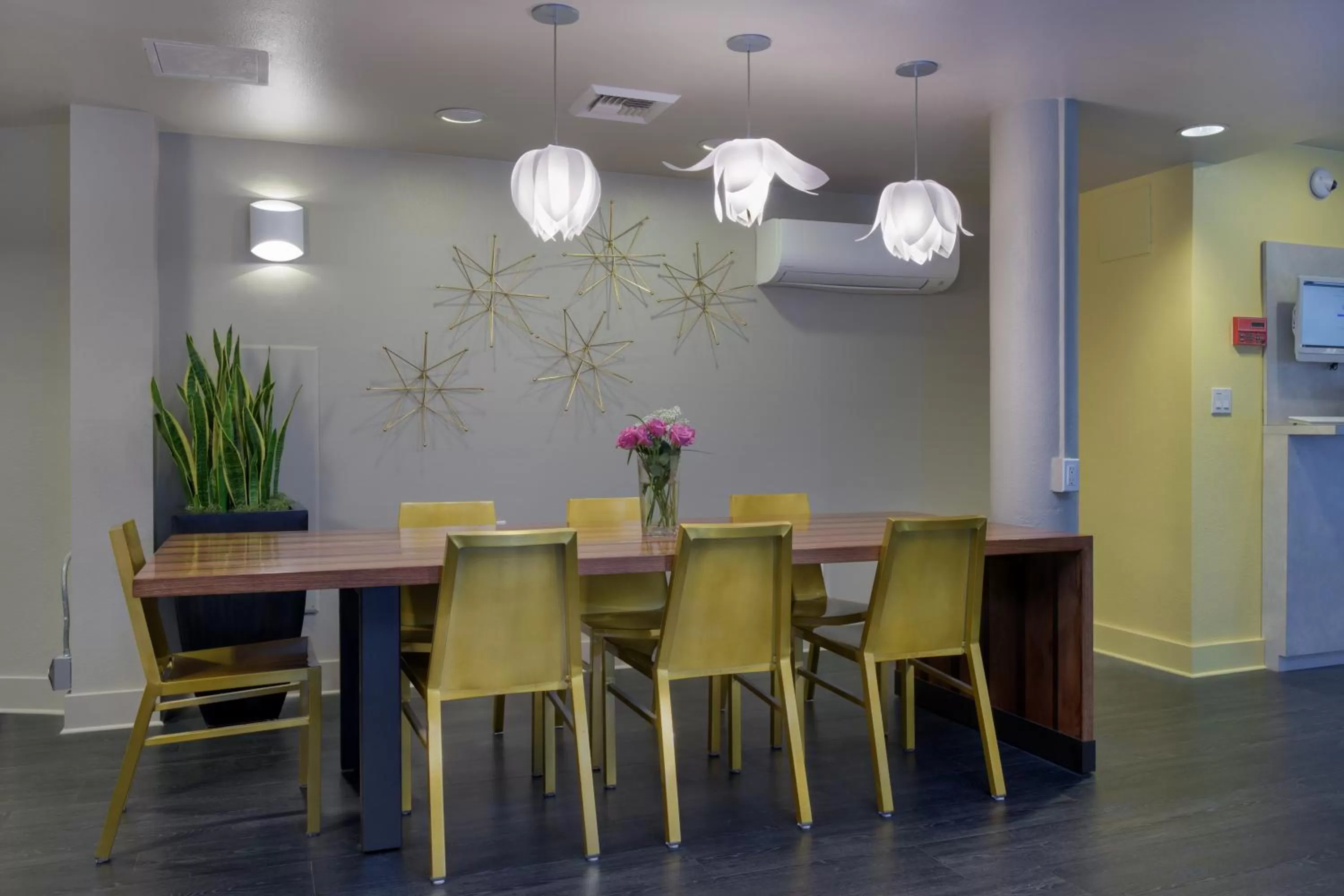 Lobby or reception in Belltown Inn