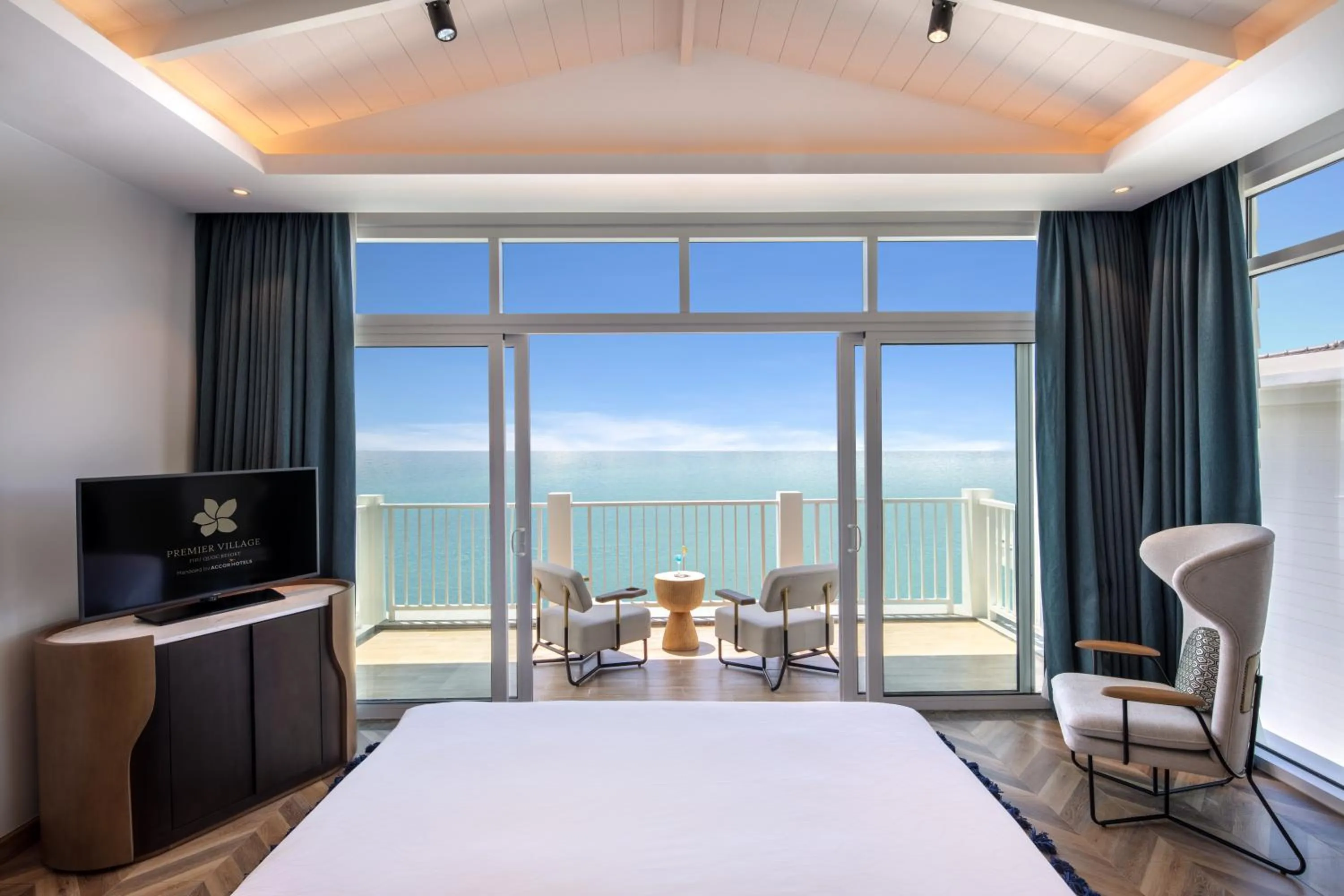 Bed in Premier Village Phu Quoc Resort Managed by Accor