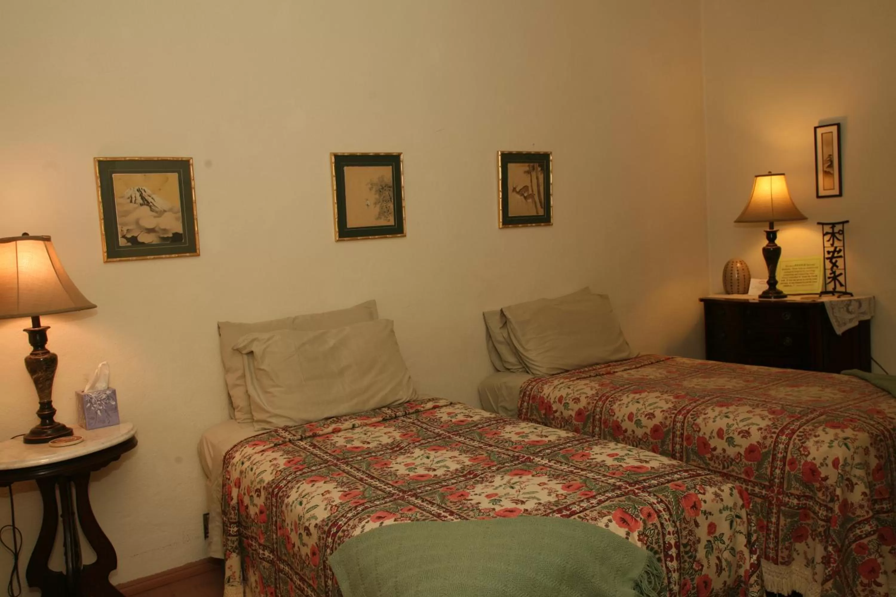 Bed in Spirit Tree Inn B&B